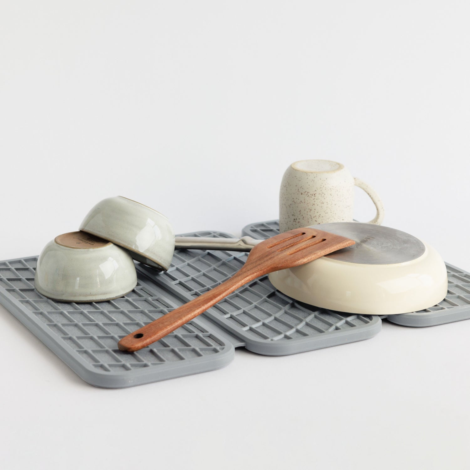 dish drying pad with dishes being dried