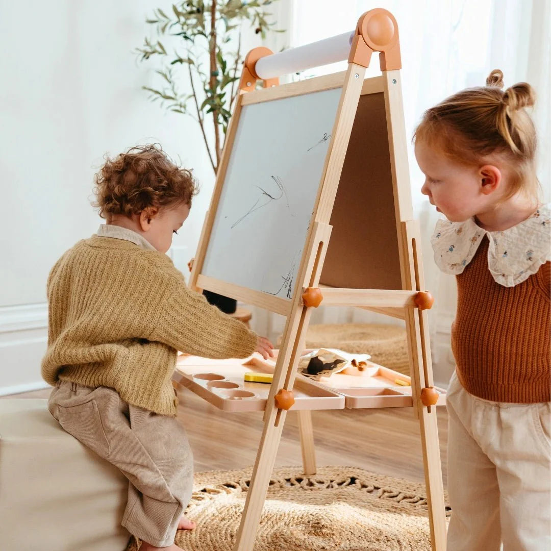 Caramel Magnitales Easel for Kids