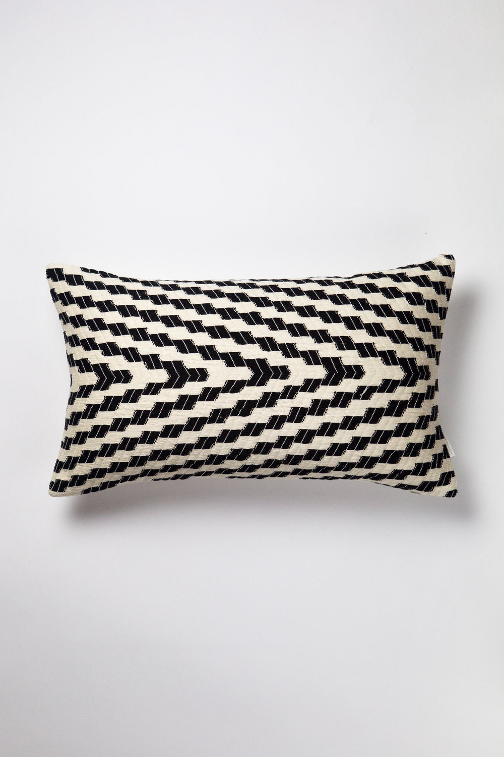 Almolonga Zig Zag Pillow (Black & White)