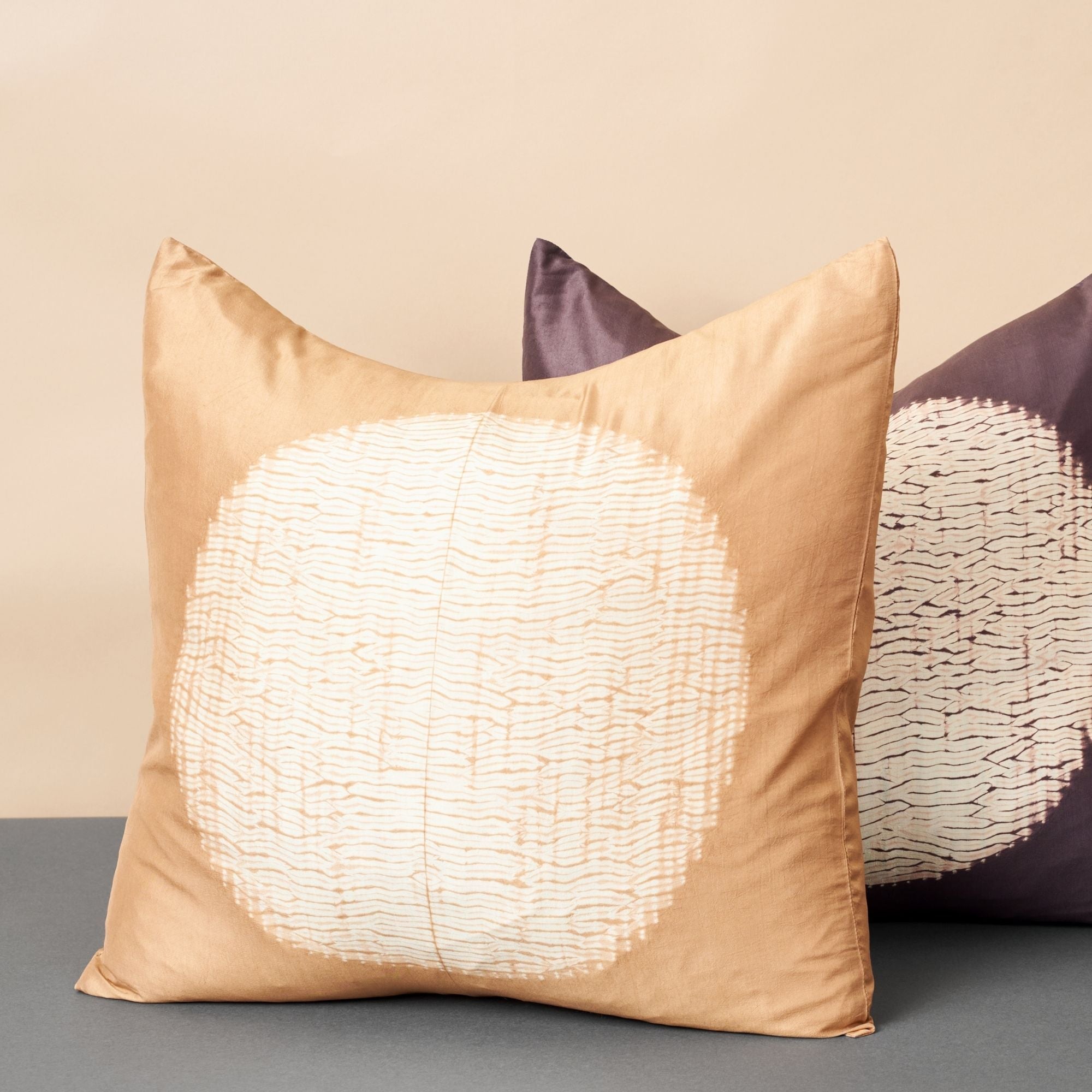 Shunya Handcrafted Shibori Print Mulberry Silk Pillow (Gold)