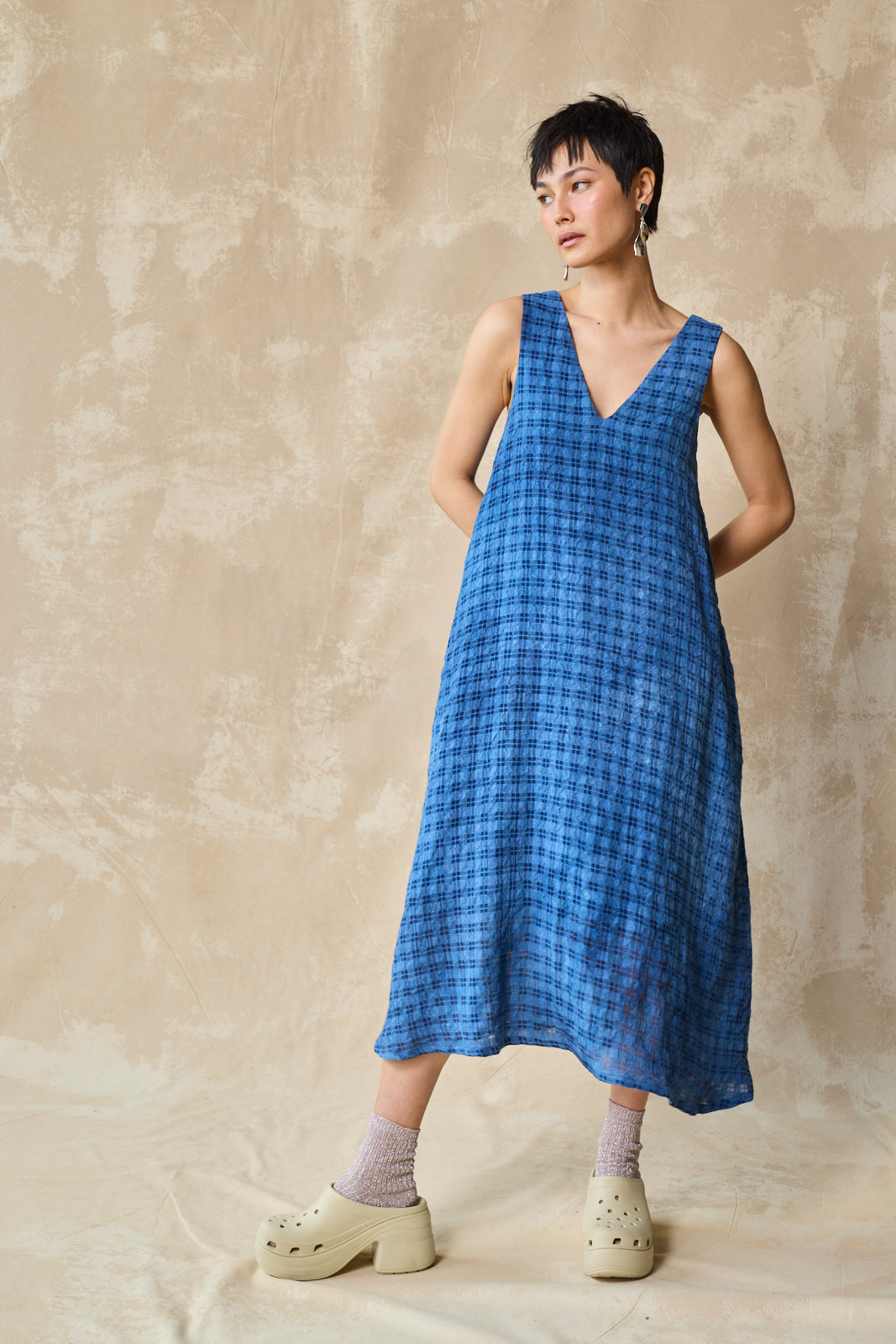V-Neck Chemise (Indigo Seersucker)