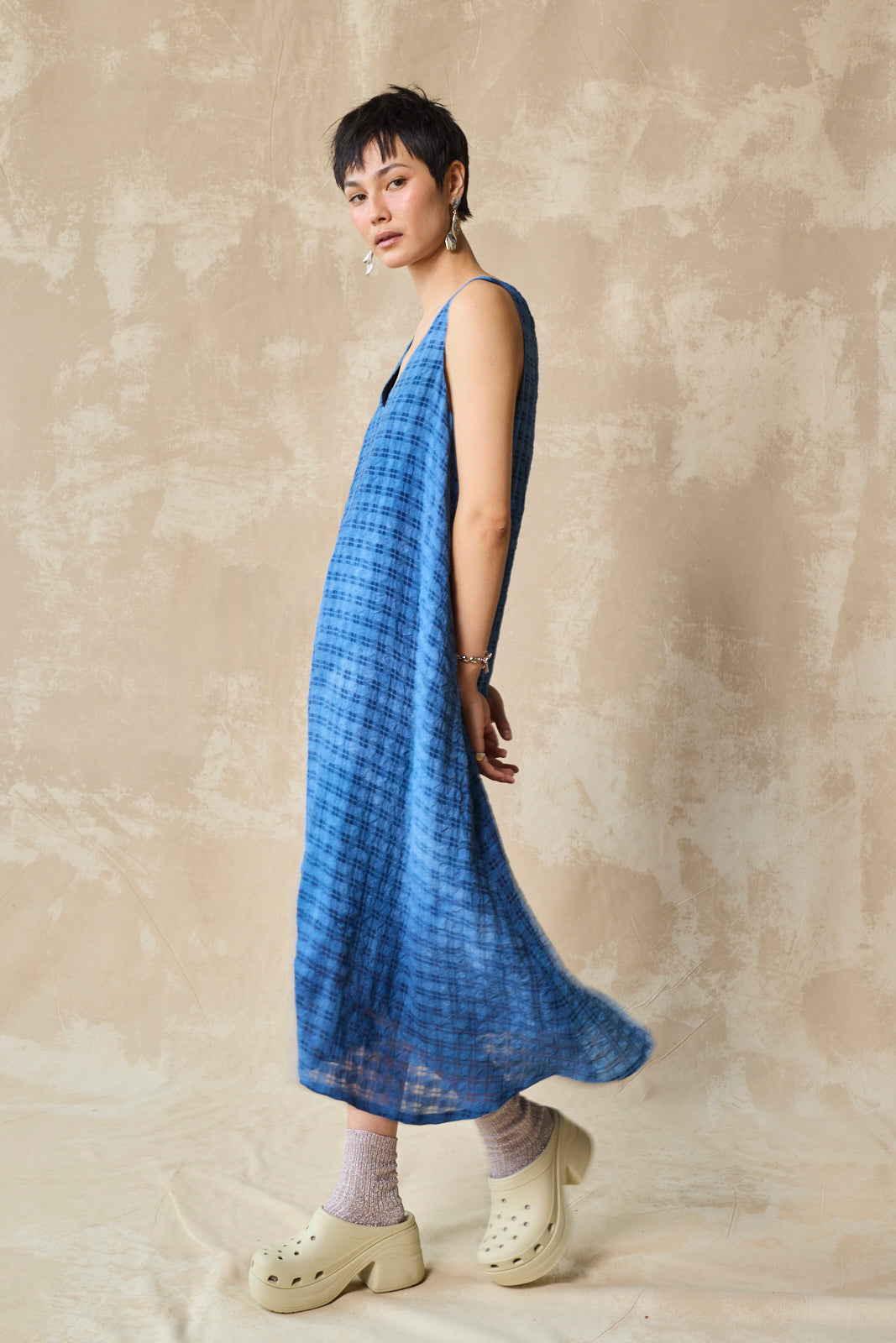 V-Neck Chemise (Indigo Seersucker)