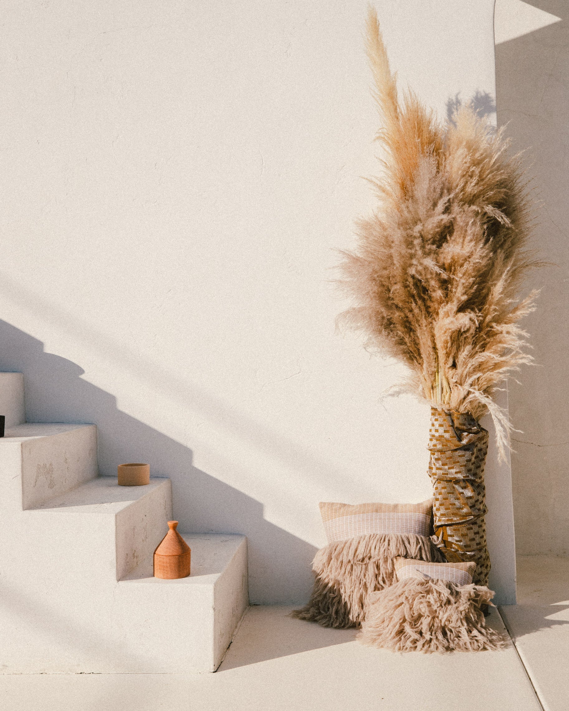 Wugo Throw Pillow (Cream Picnic/Smokey Beige)