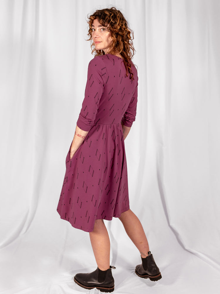 Callie 3/4 Sleeve Wrap Dress (Diamond Vine Dark Purple)