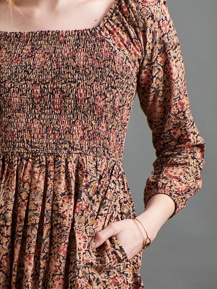 Hailee Smocked Midi Dress (Black Floral)