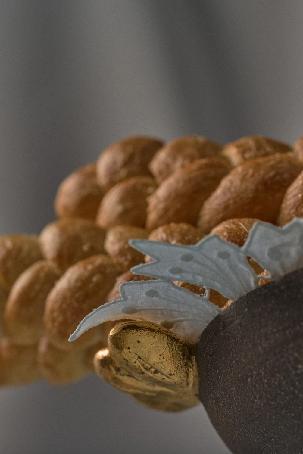 Stoneware Fruit Bowl (Pumpernickel with Gold Leaves)