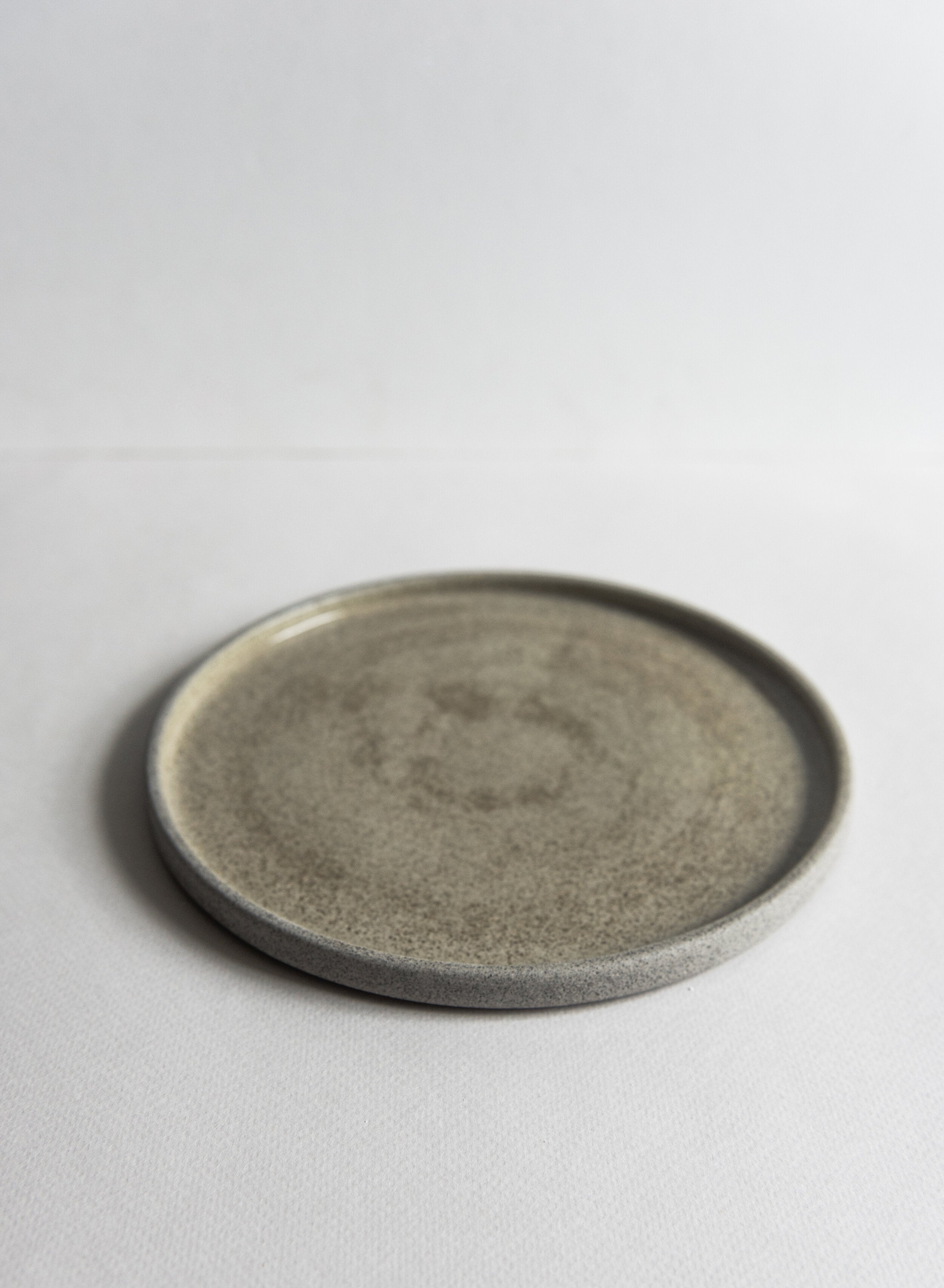 Stoneware Dinner Plates (Concrete)