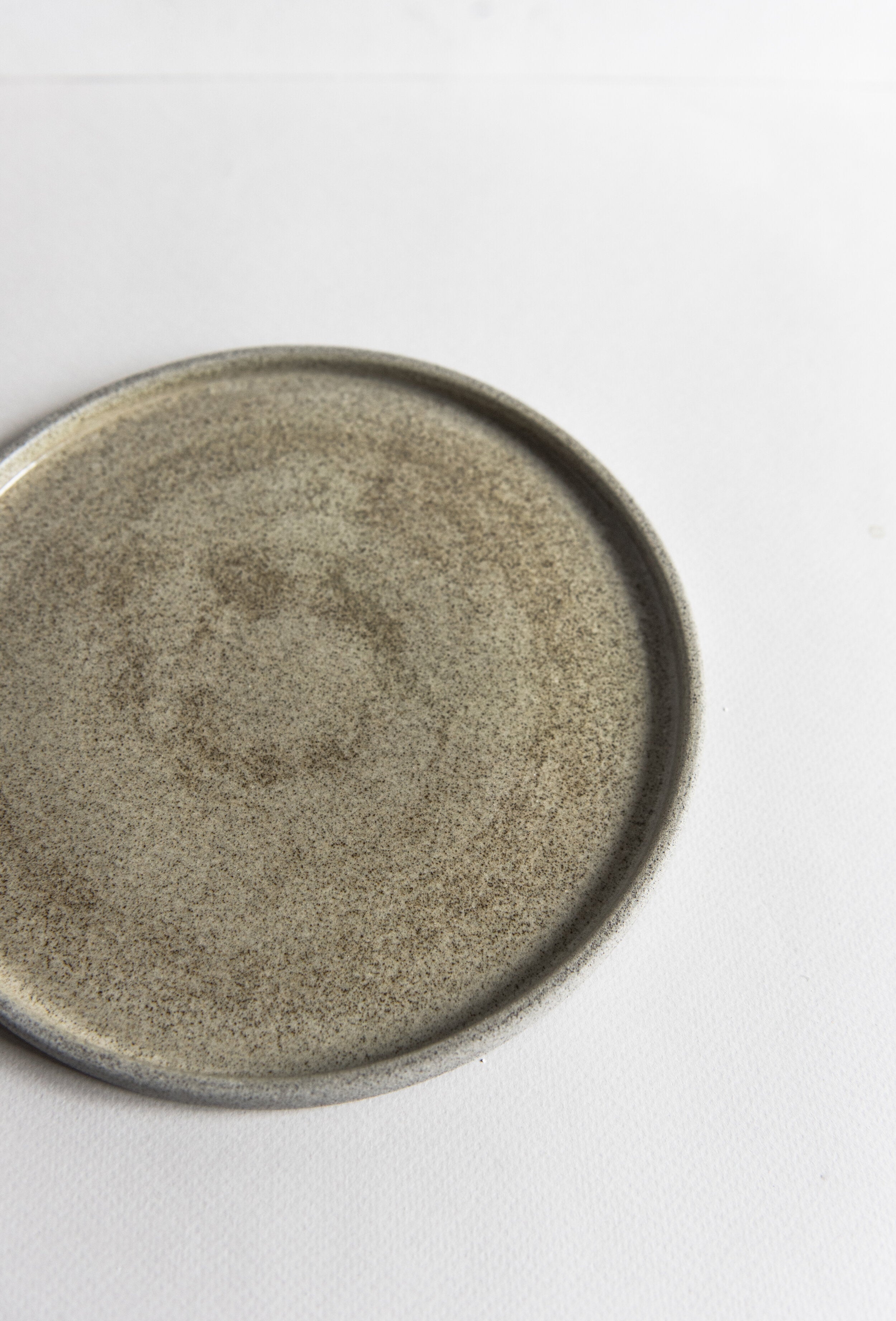 Stoneware Dinner Plates (Concrete)