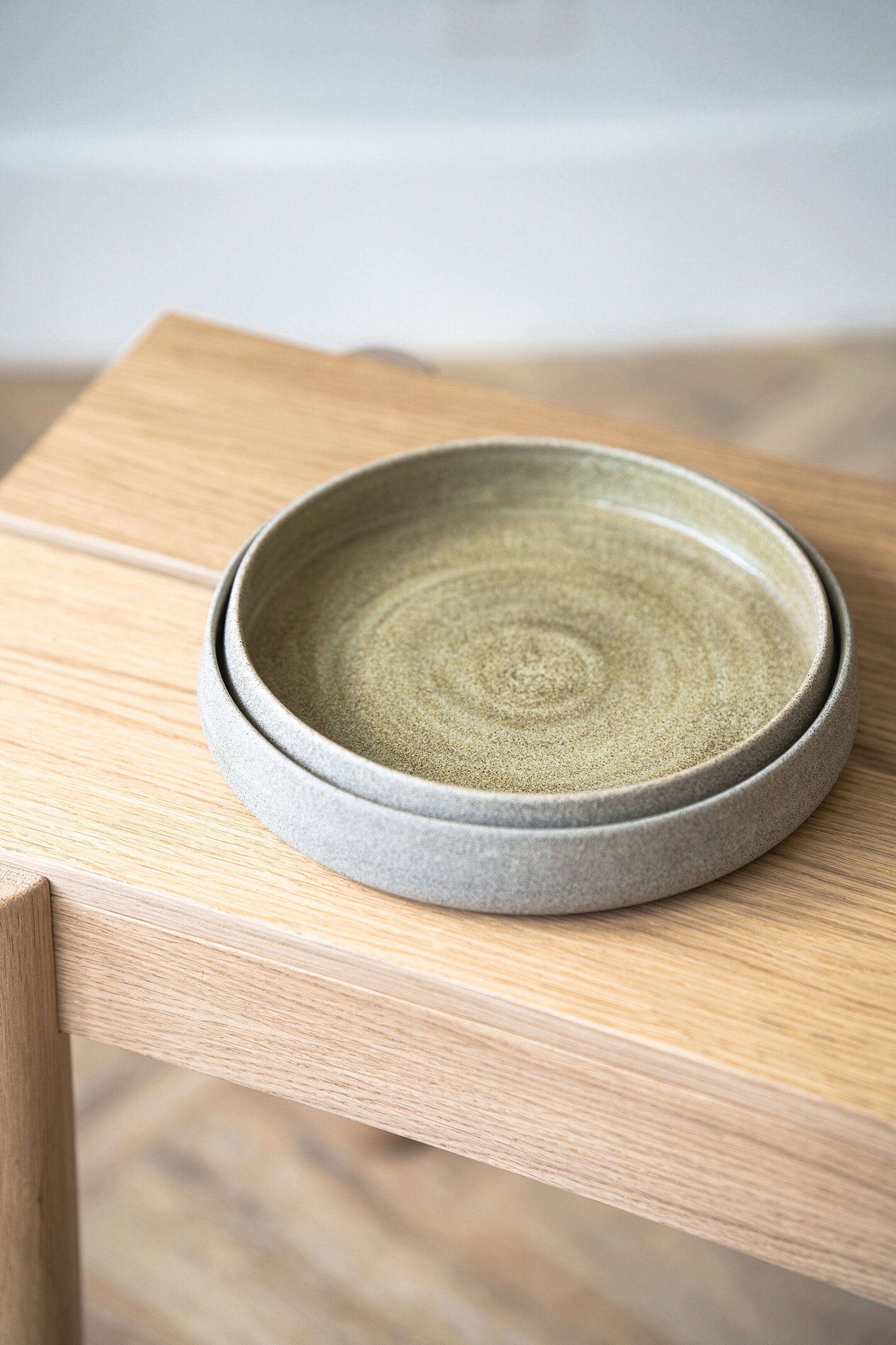 Stoneware Salad Plate with High Sides (Concrete)