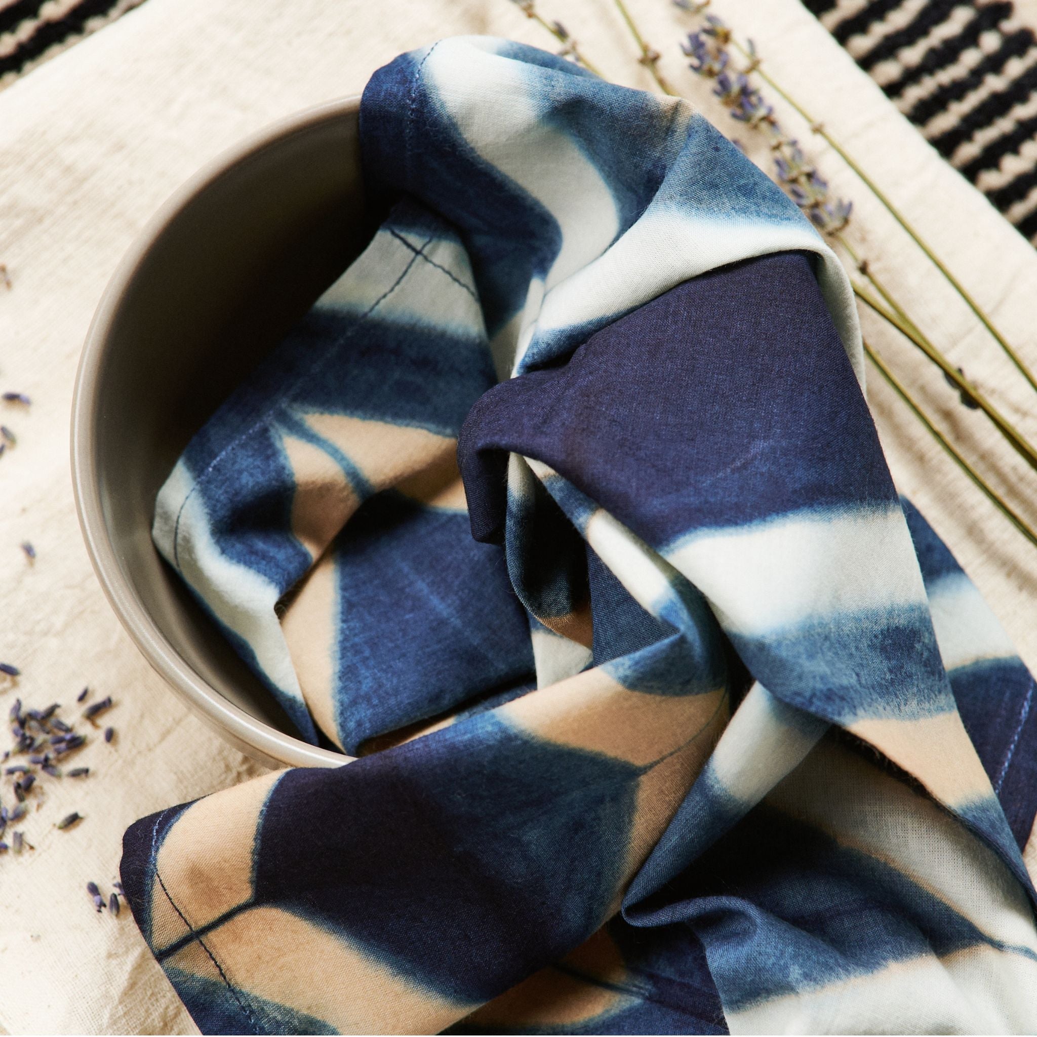 Tisa Hand Crafted Shibori Print Cotton Table Napkin Set (Indigo)