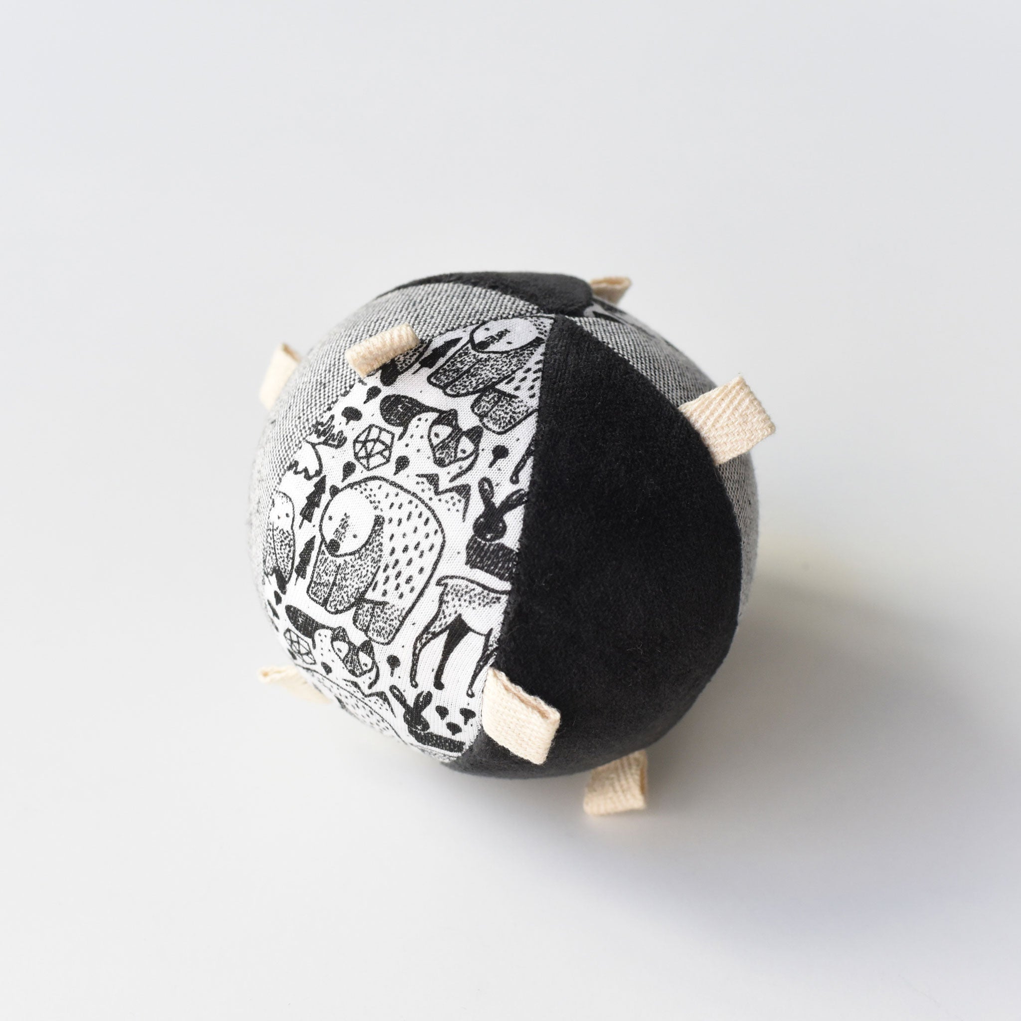 Taggy Ball with Rattle (Nordic)