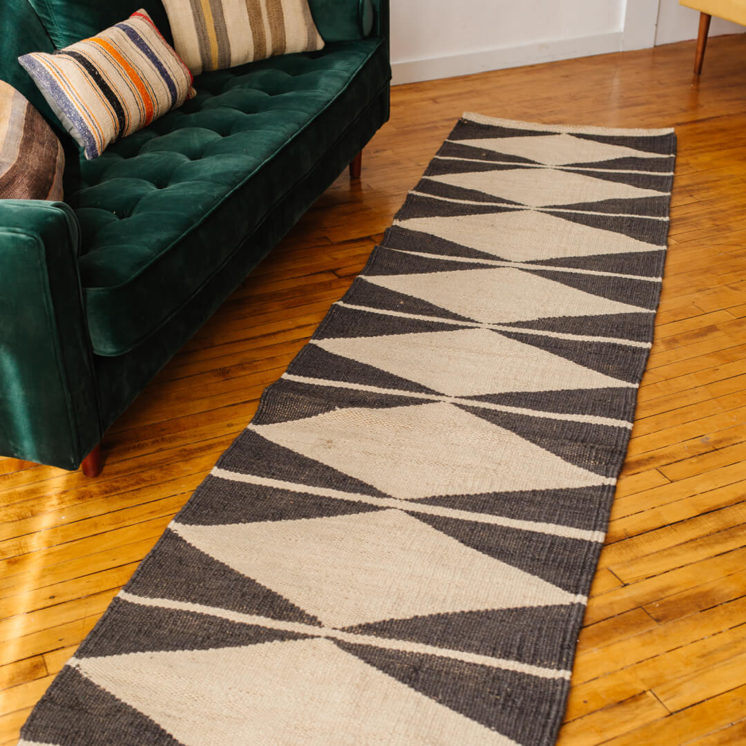 Handloomed Diamond Floor Mat (Charcoal/Natural)