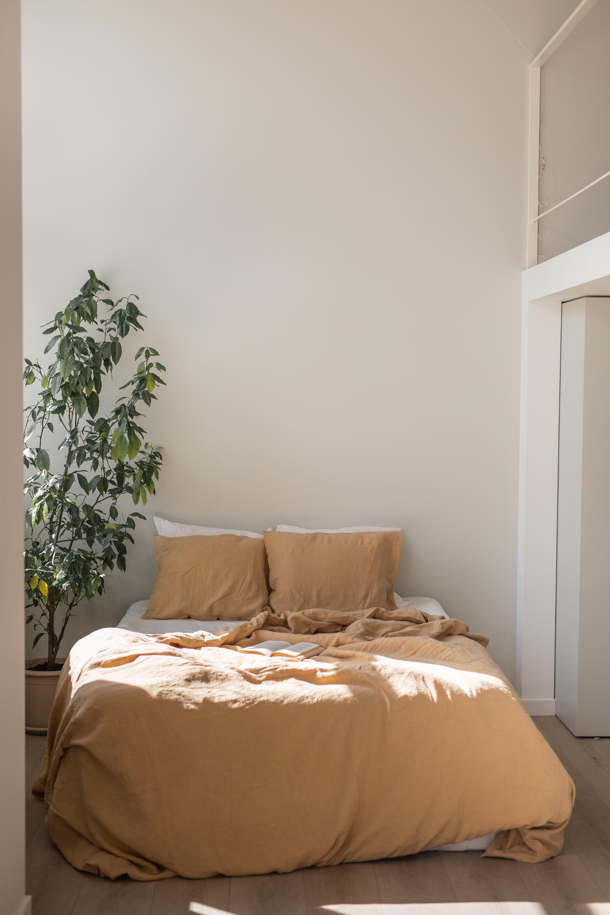 Linen Bedding Set (Mustard)