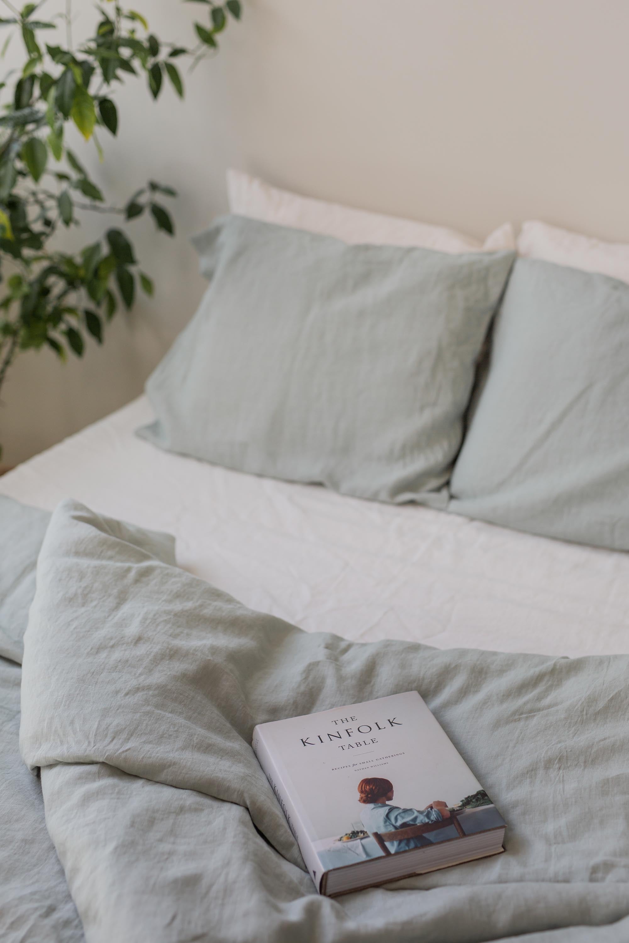 Linen Bedding Set (Sage Green)