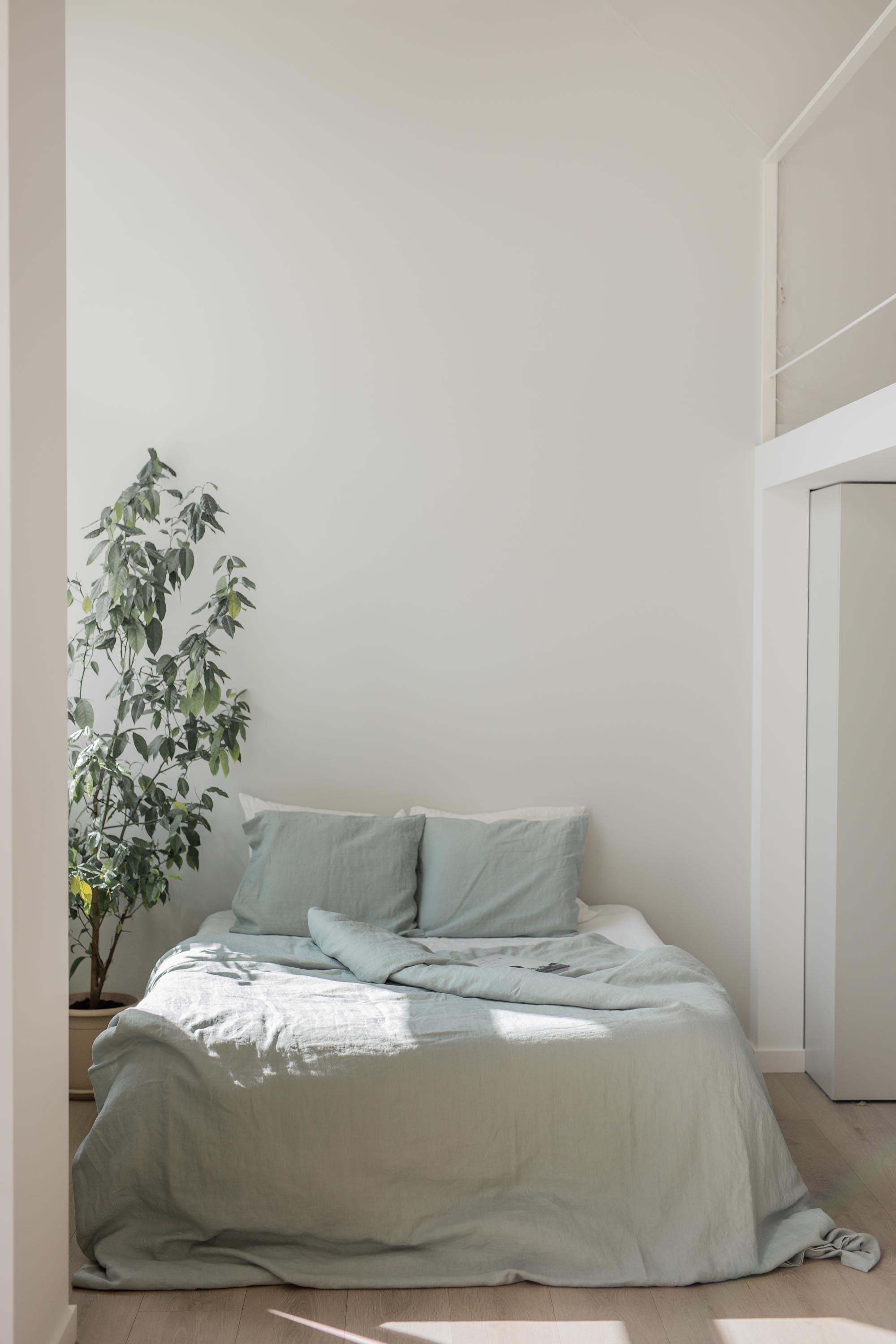 Linen Bedding Set (Sage Green)