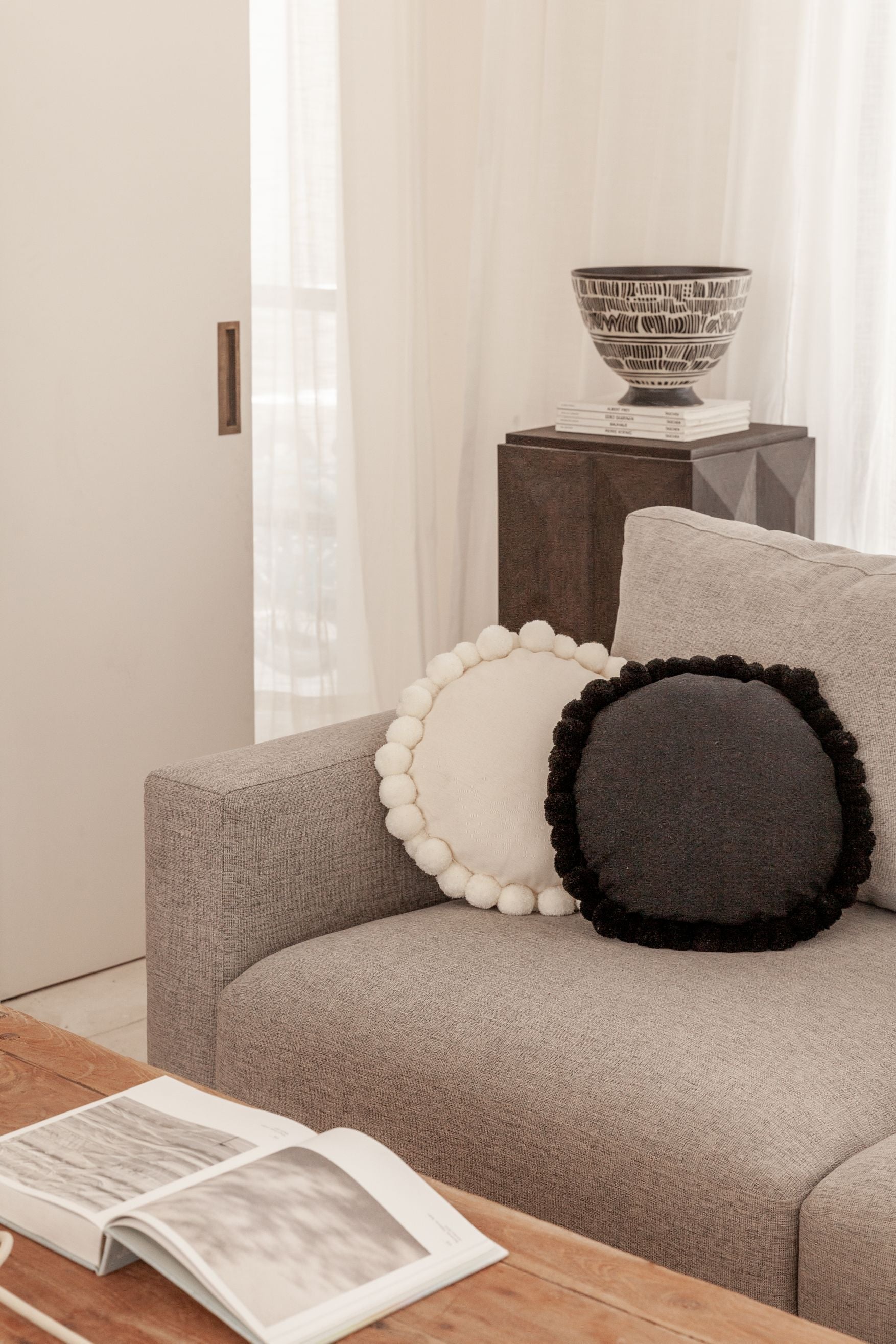 Round Pom Pom Pillow (Black)