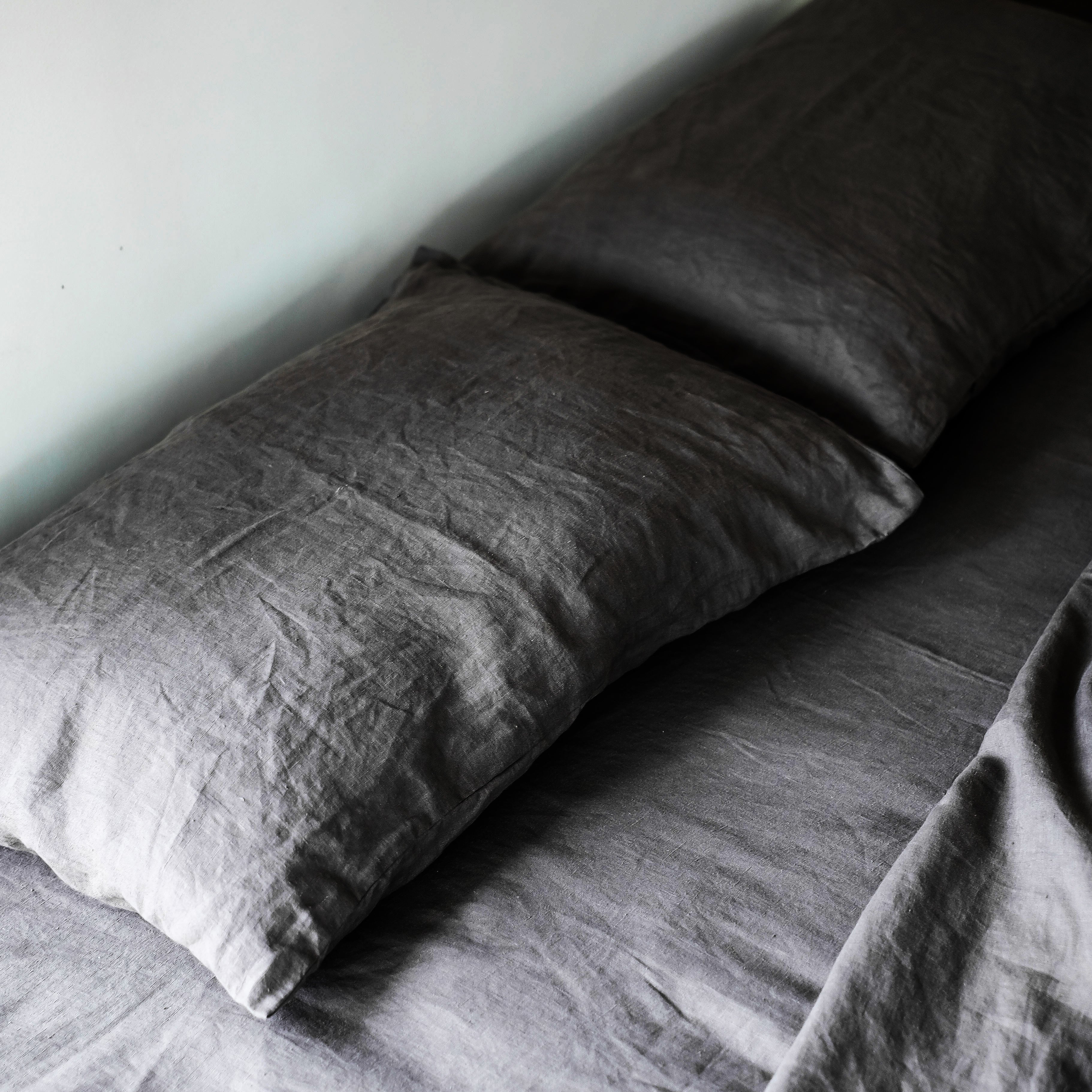 Linen Bedding Set (Charcoal)