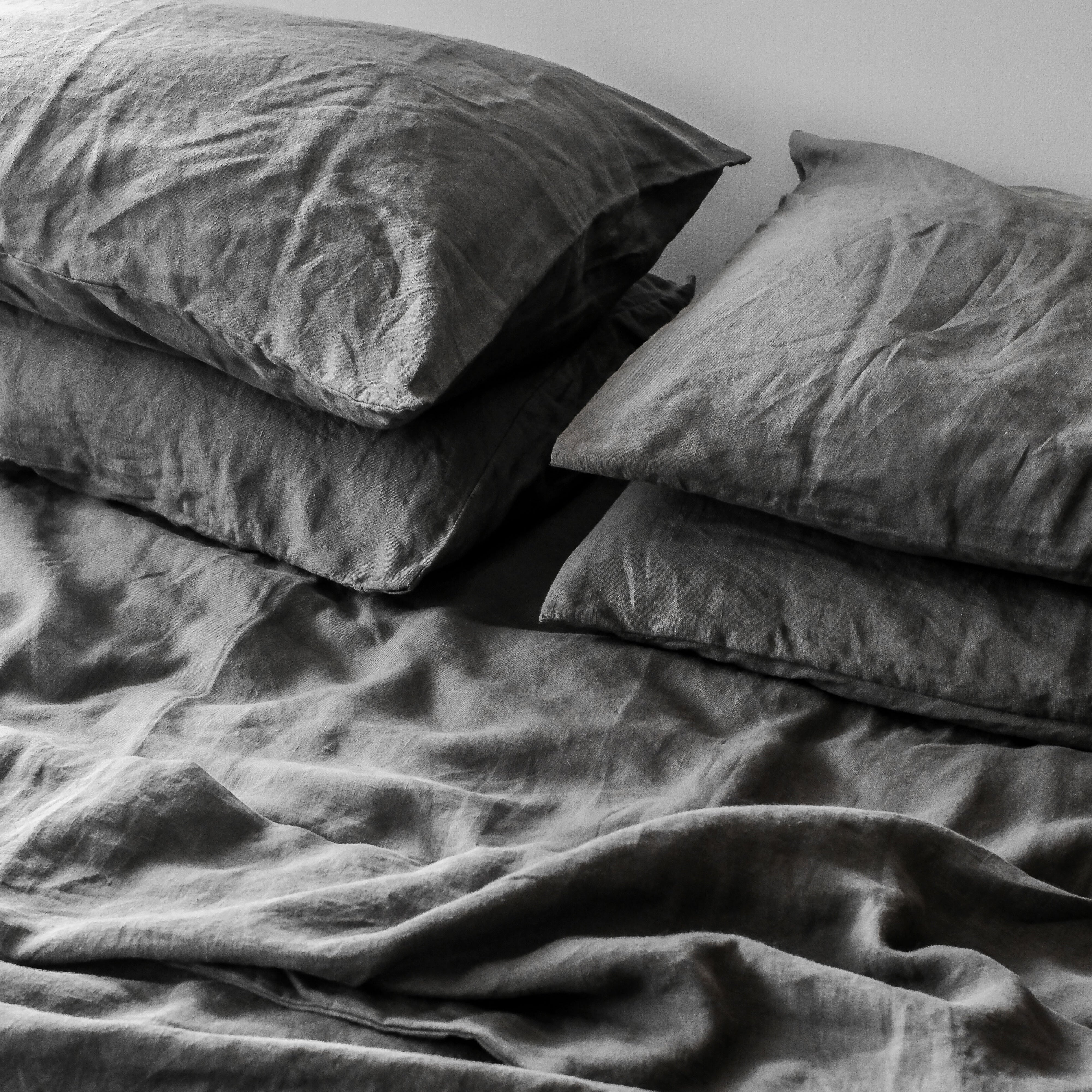 Linen Bedding Set (Charcoal)