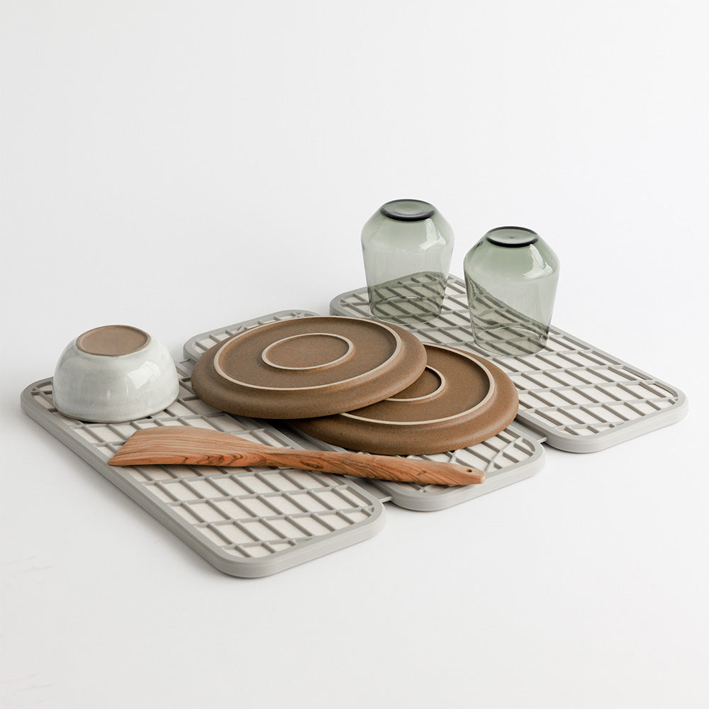 dish drying stone mat with dishes 