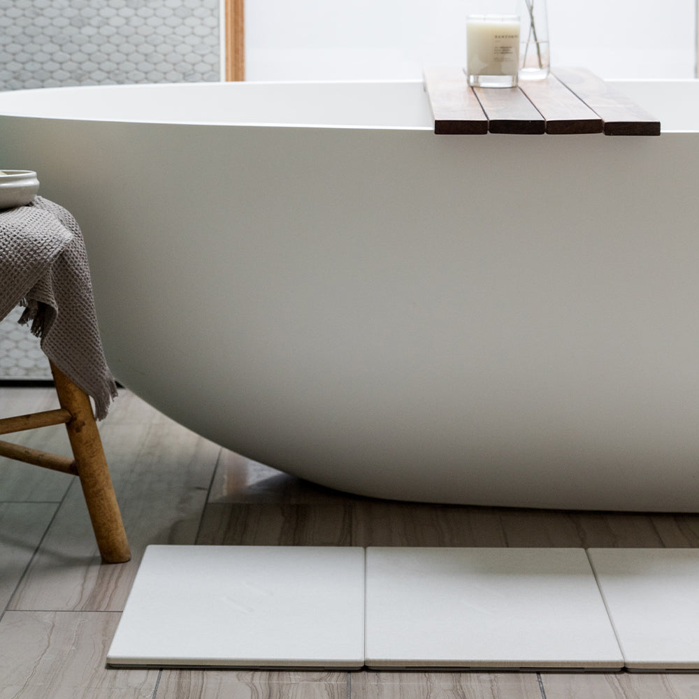 modern bathroom with instant drying diatomaceous earth bath stone mat