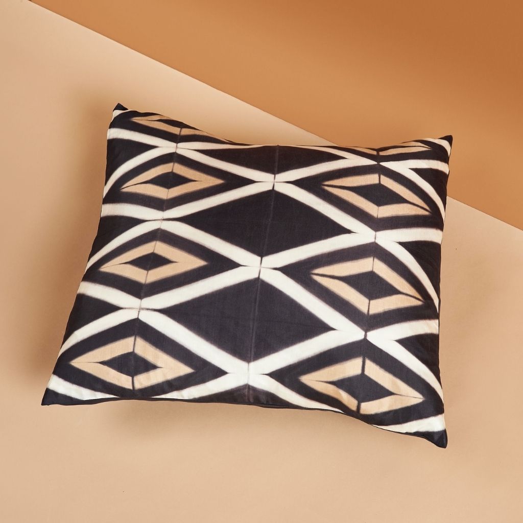 Tisa Handcrafted Shibori Geometric Print Mulberry Silk Pillow (Black)