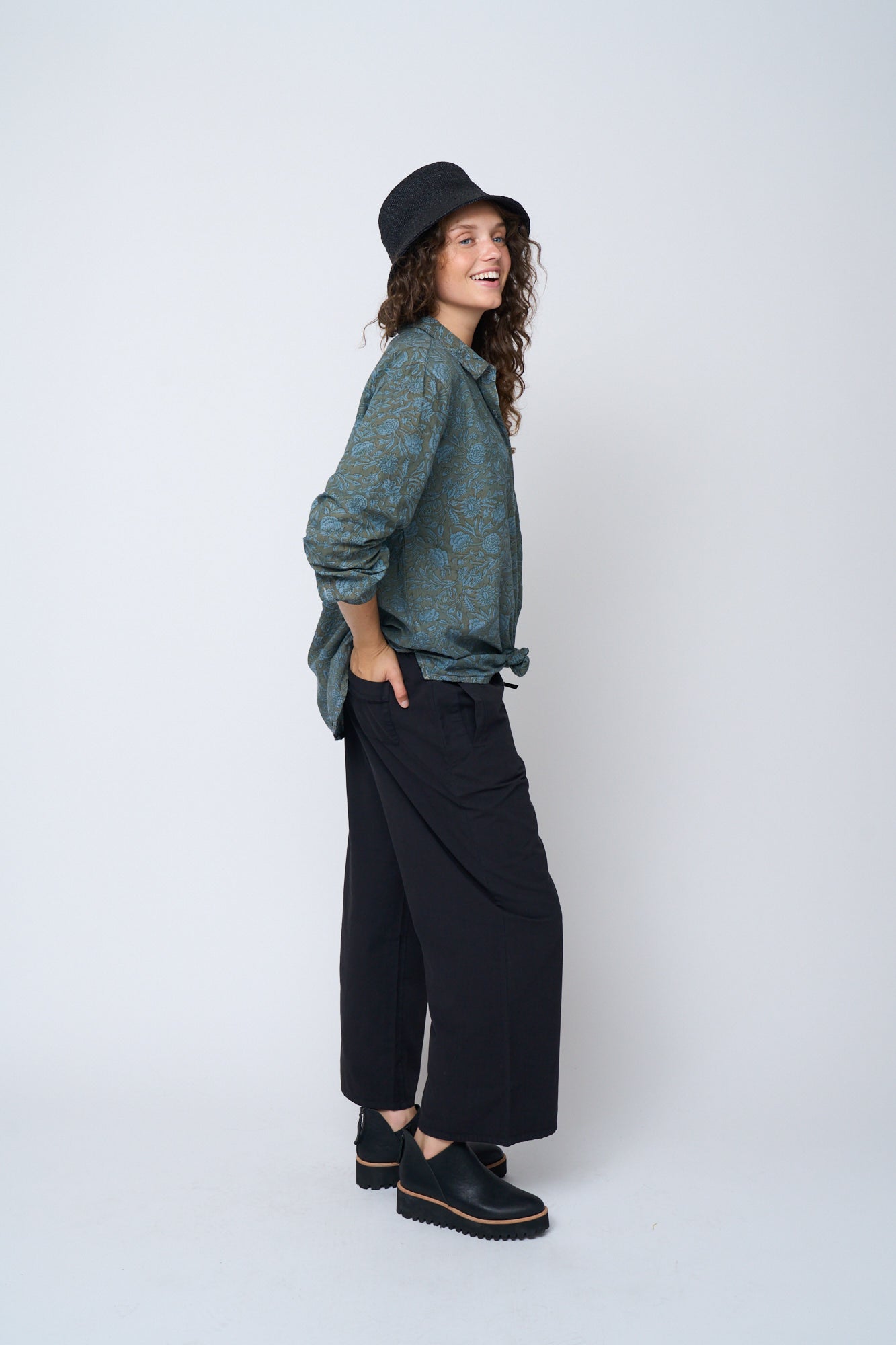 Shore Pant - Black Twill 7 - Side view
