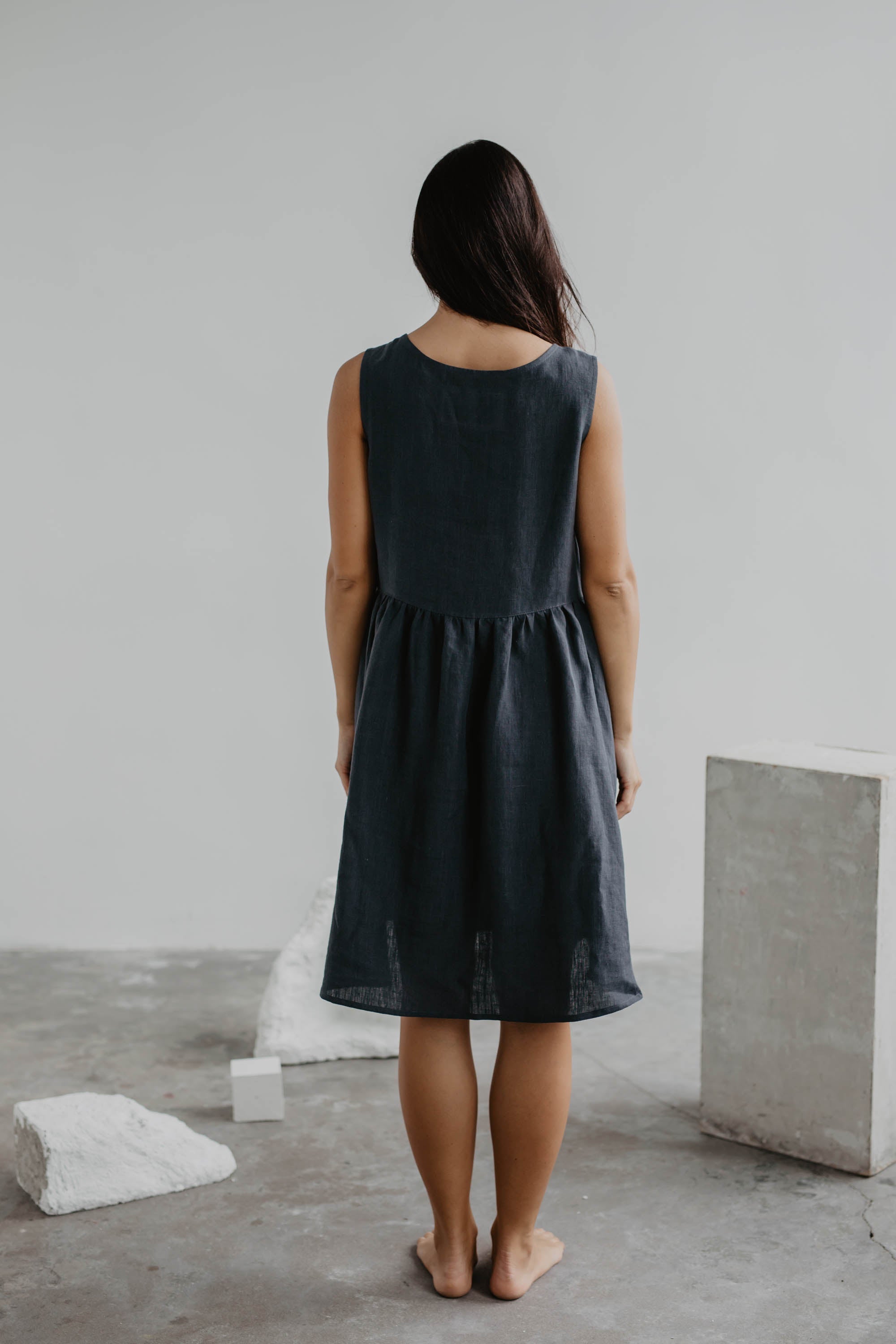 Hazel Sleeveless Linen Dress (Charcoal)