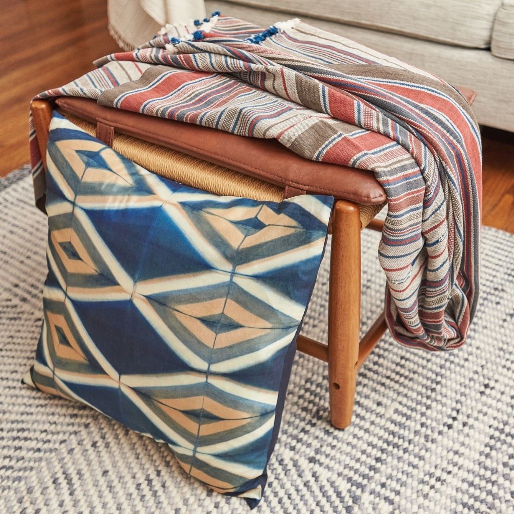 Tisa Handcrafted Shibori Geometric Print Mulberry Silk Pillow (Indigo)