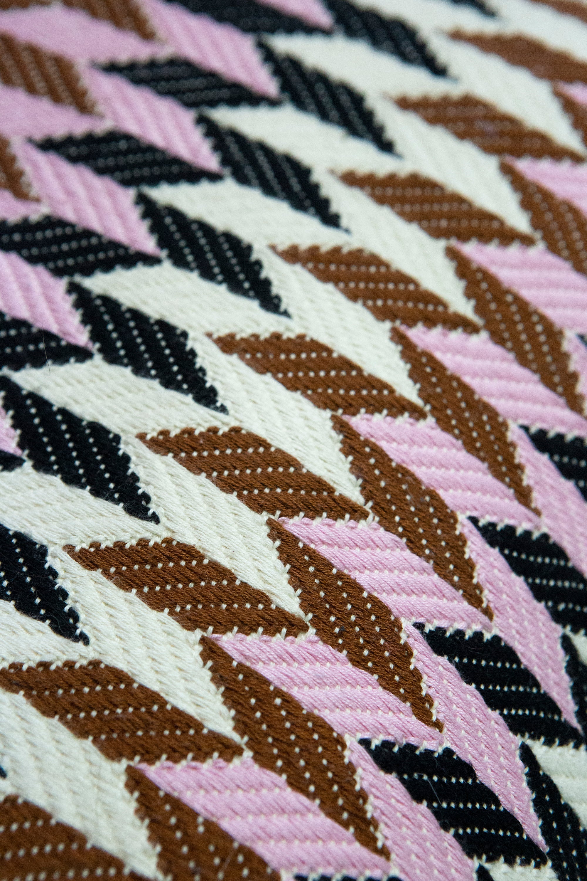 Almolonga 70s Dream Pillow (Pink & Brown)