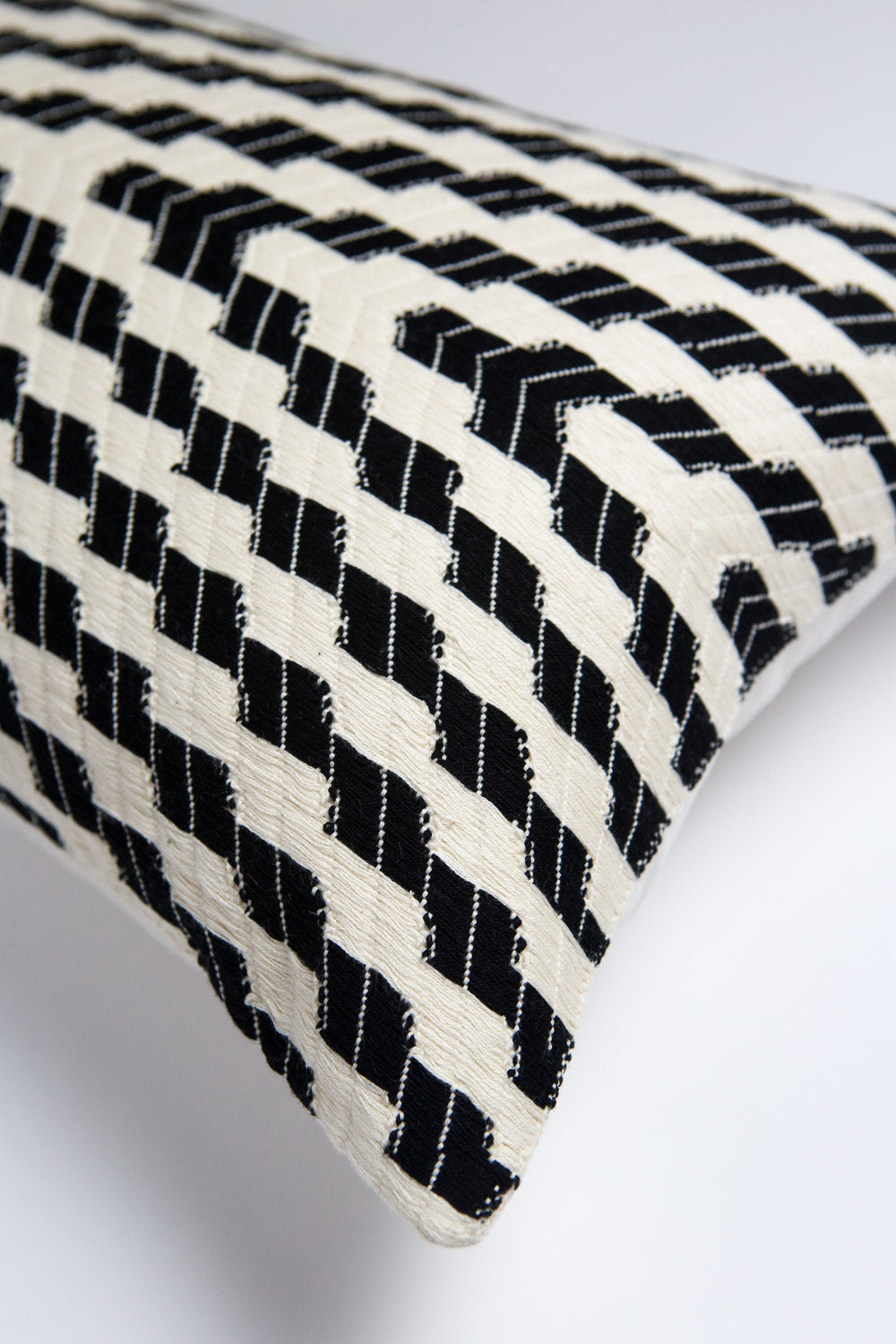 Almolonga Zig Zag Pillow (Black & White)