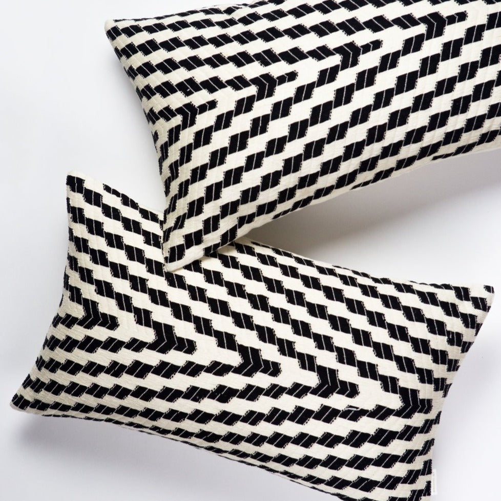 Almolonga Zig Zag Pillow (Black & White)