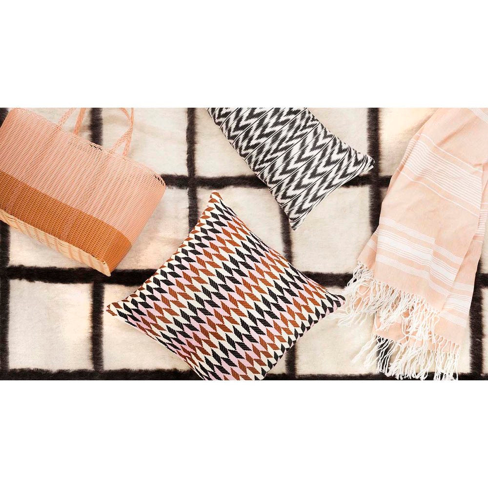 Momos Grid Blanket (White & Black)