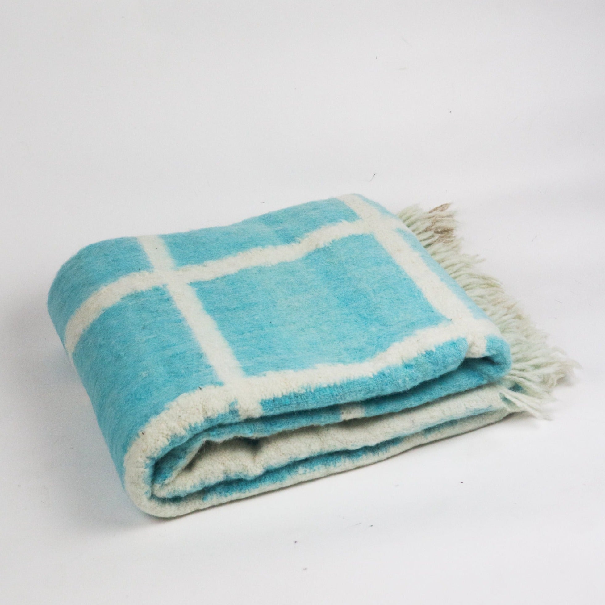 Momos Grid Blanket (Blue & White)