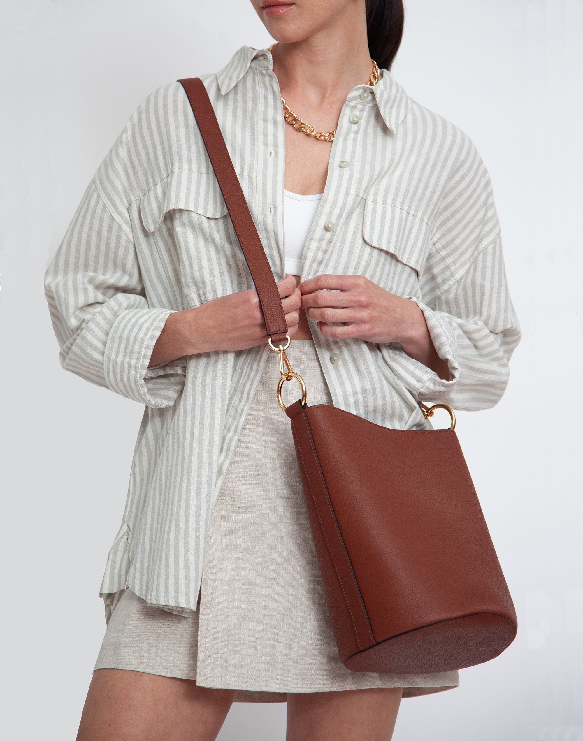 Luxe Convertible Bucket Bag (Saddle Brown)