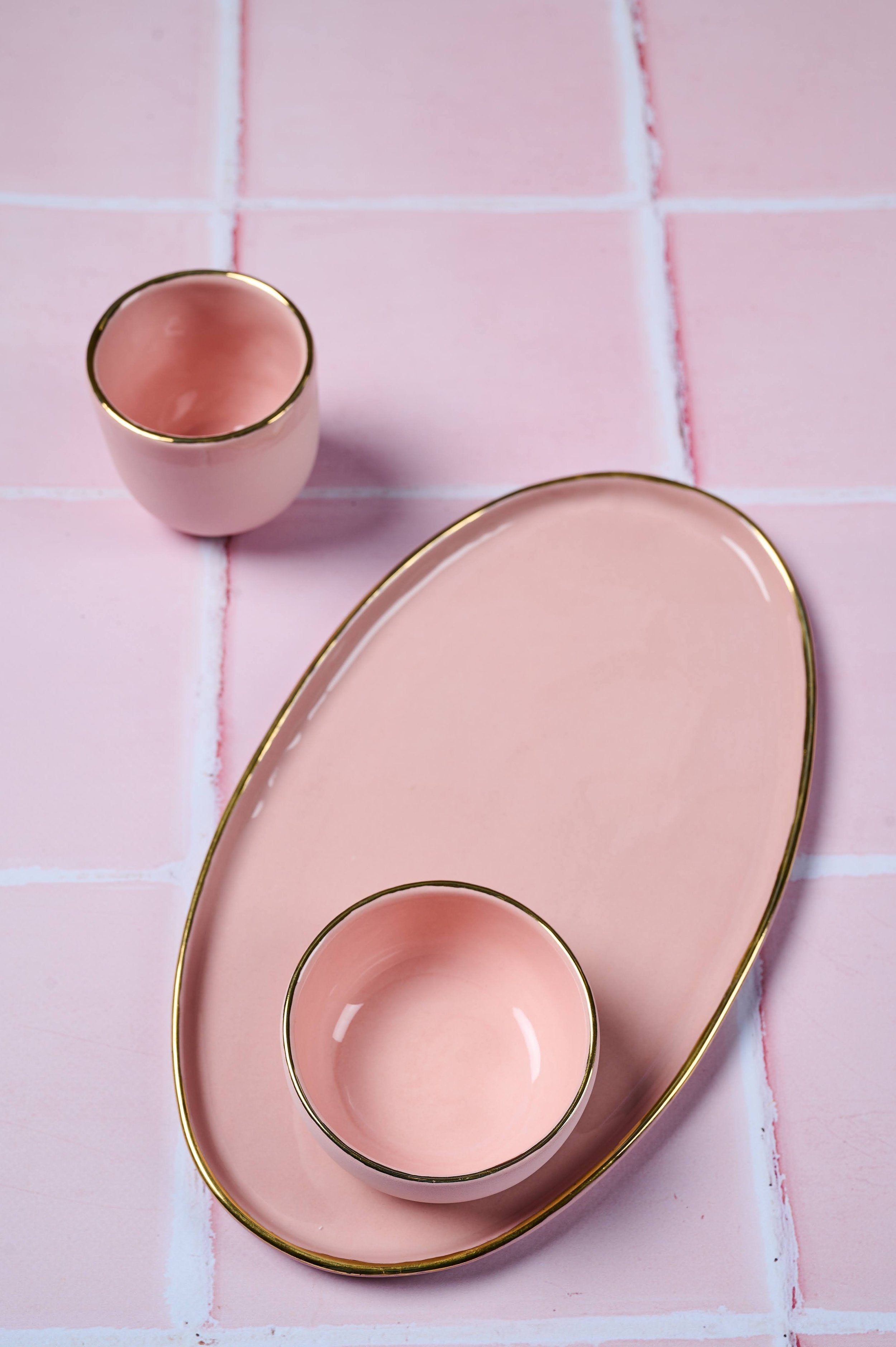 Oval Porcelain Serving Platter with Gold Rim (Powder Pink)