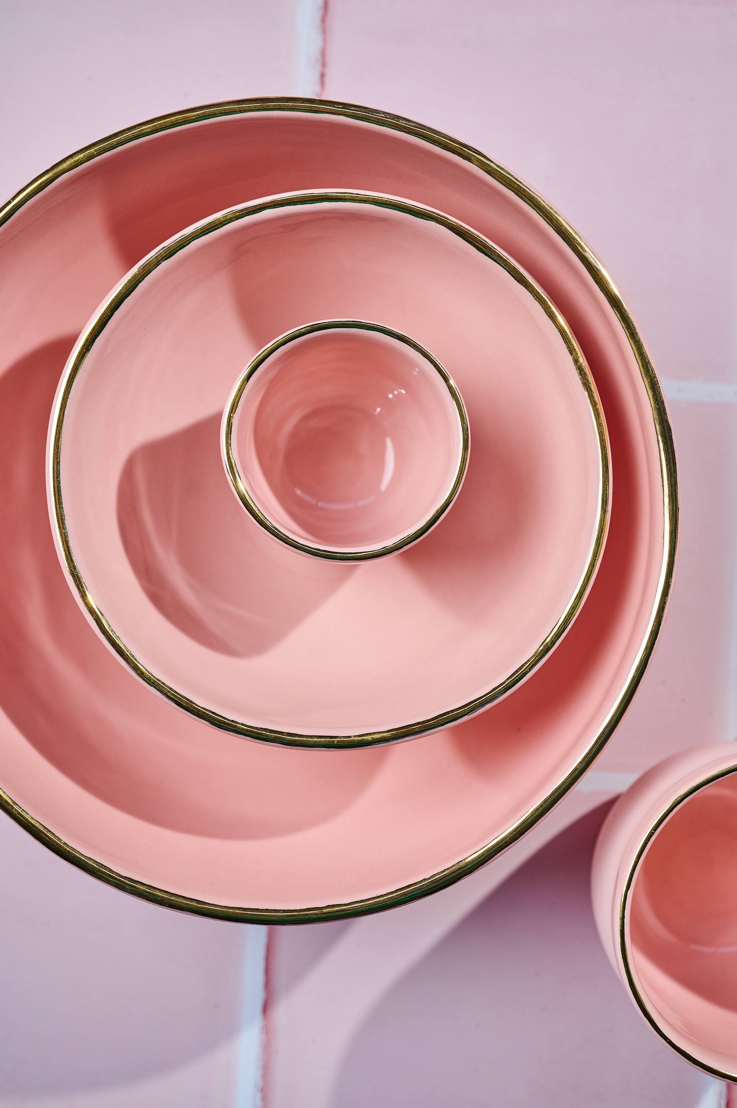 Porcelain Salad Serving Bowl with Gold Rim (Powder Pink)