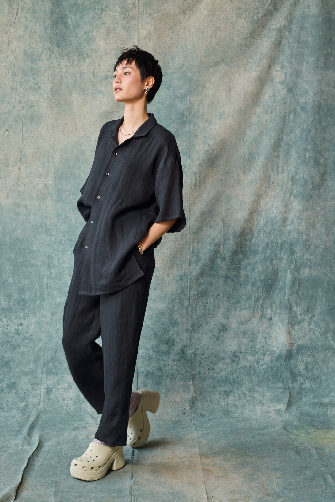 Gender-Neutral Column Pant (Black Linen)