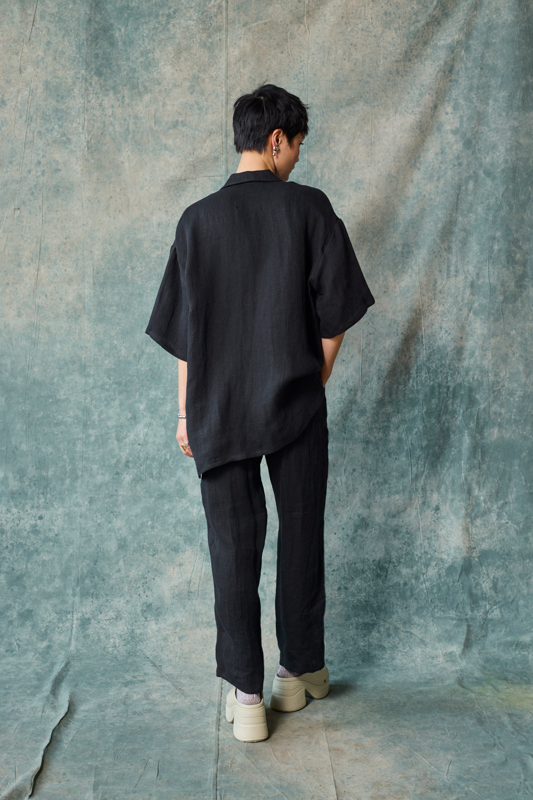 Gender-Neutral Column Pant (Black Linen)