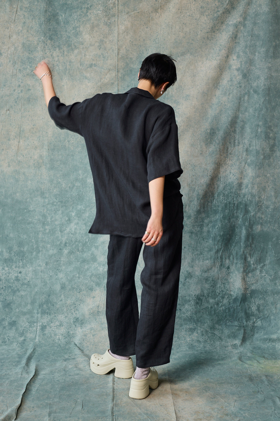 Gender-Neutral Column Pant (Black Linen)