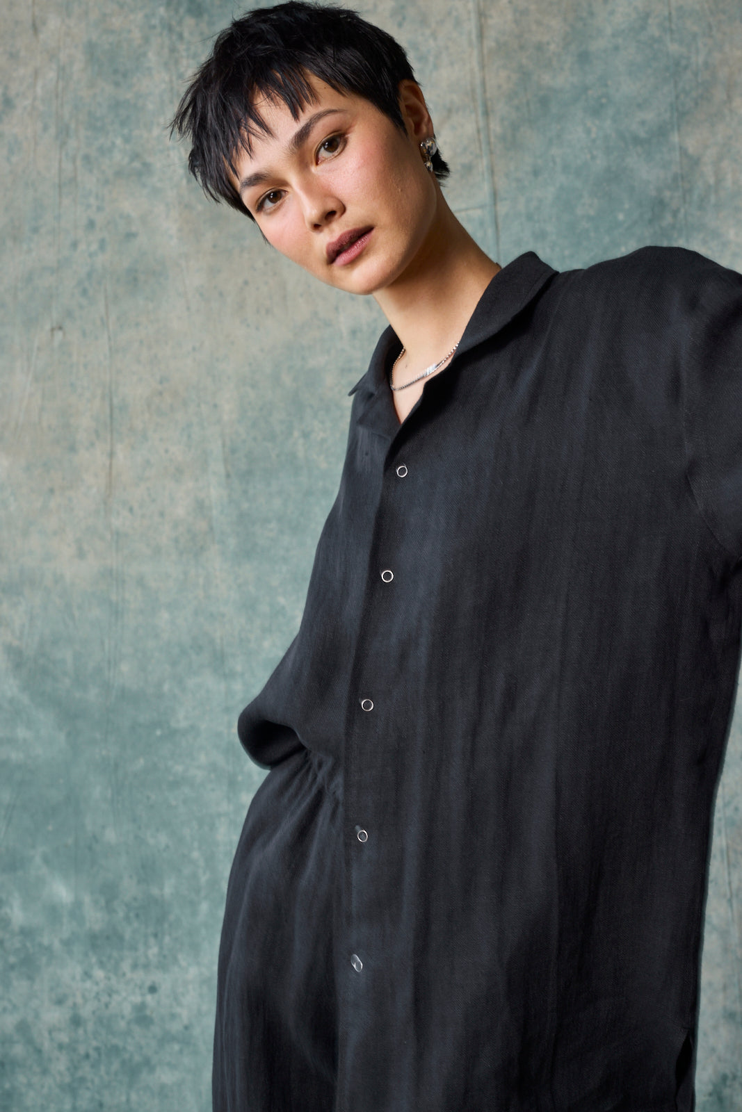 Gender-Neutral Slim Camp Collar Shirt (Black Linen)