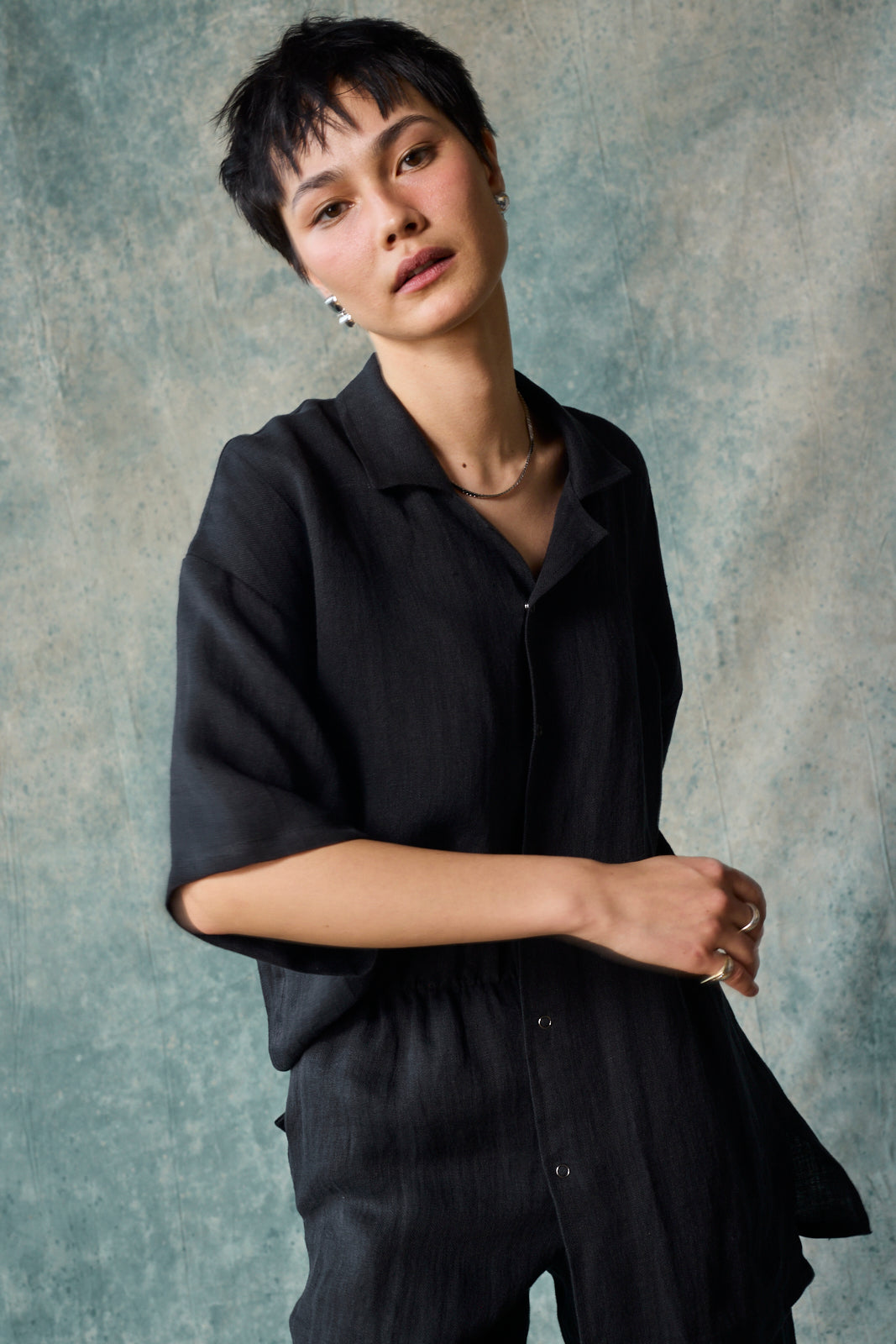 Gender-Neutral Slim Camp Collar Shirt (Black Linen)