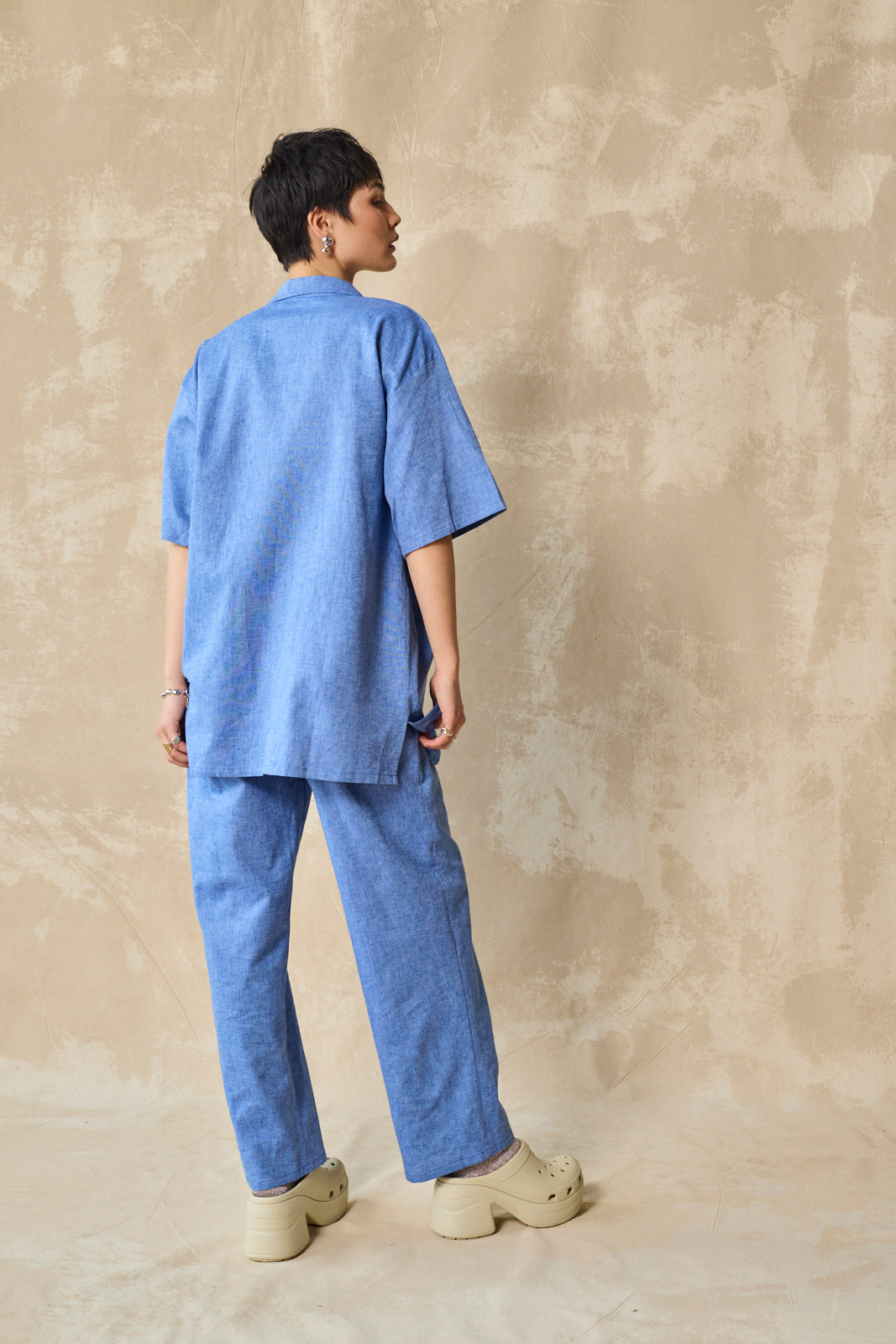 Gender-Neutral Slim Camp Collar Shirt (Cornflower)