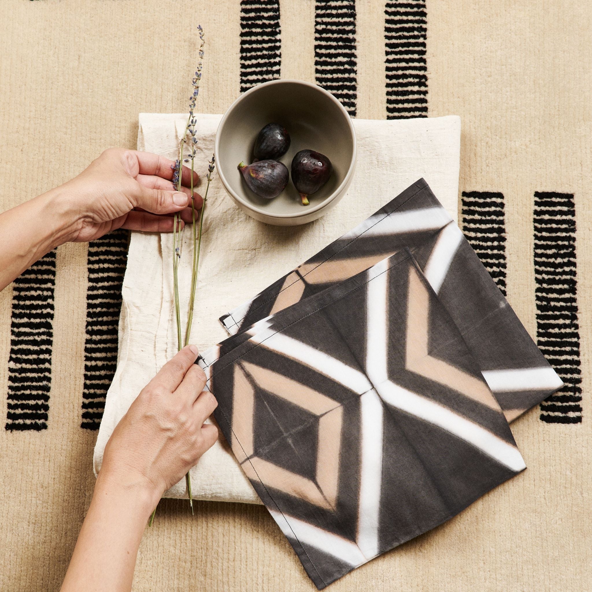 Tisa Hand Crafted Shibori Print Cotton Table Napkin Set (Black)