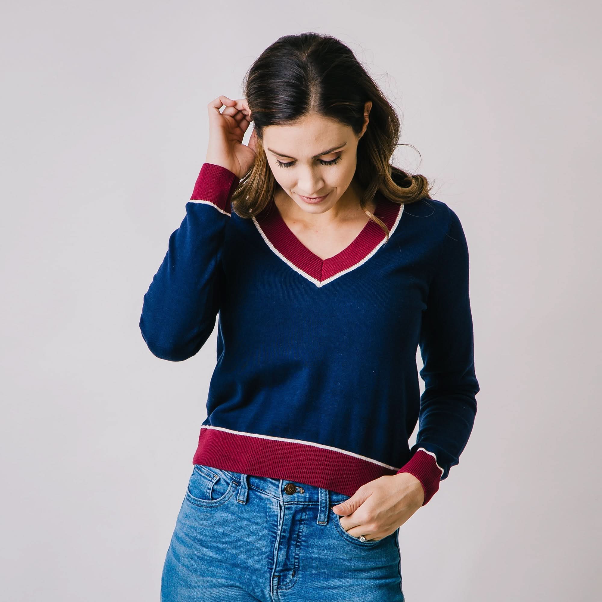 V-Neck Sweater (Navy)