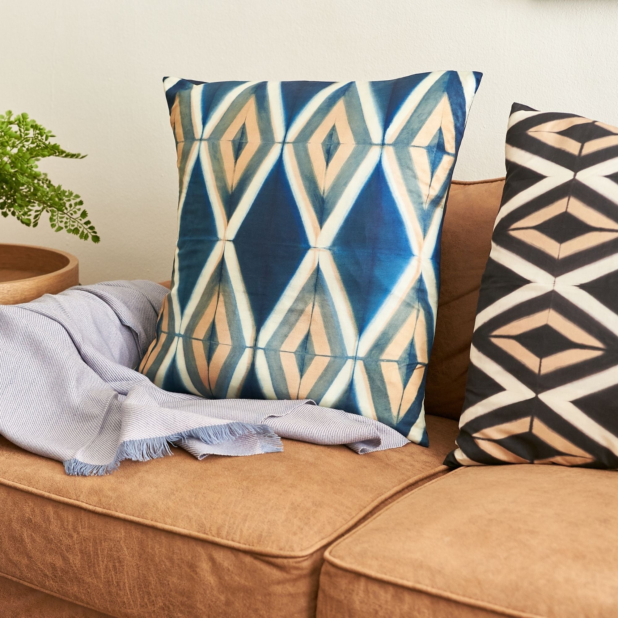 Tisa Handcrafted Shibori Geometric Print Mulberry Silk Pillow (Indigo)