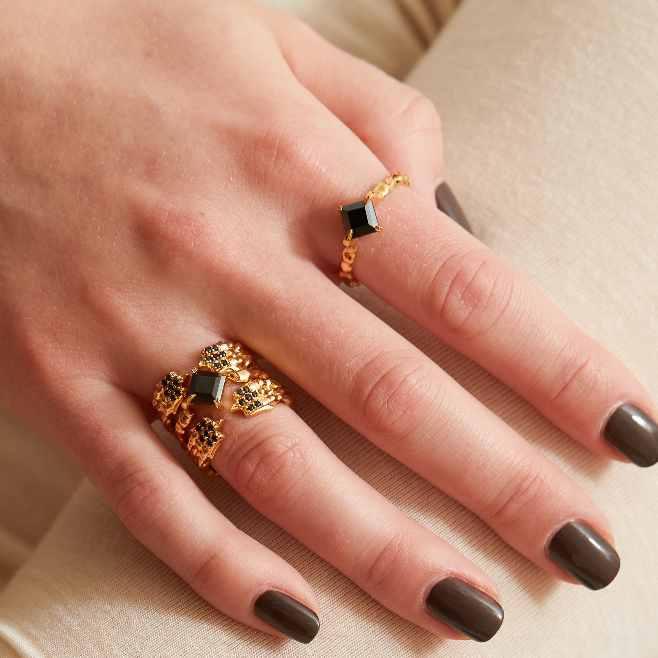 Onyx Phoenix Band Ring (Gold)