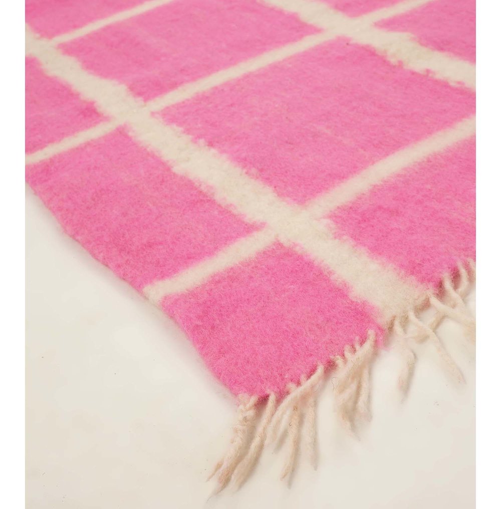 Momos Grid Blanket (White & Neon Pink)