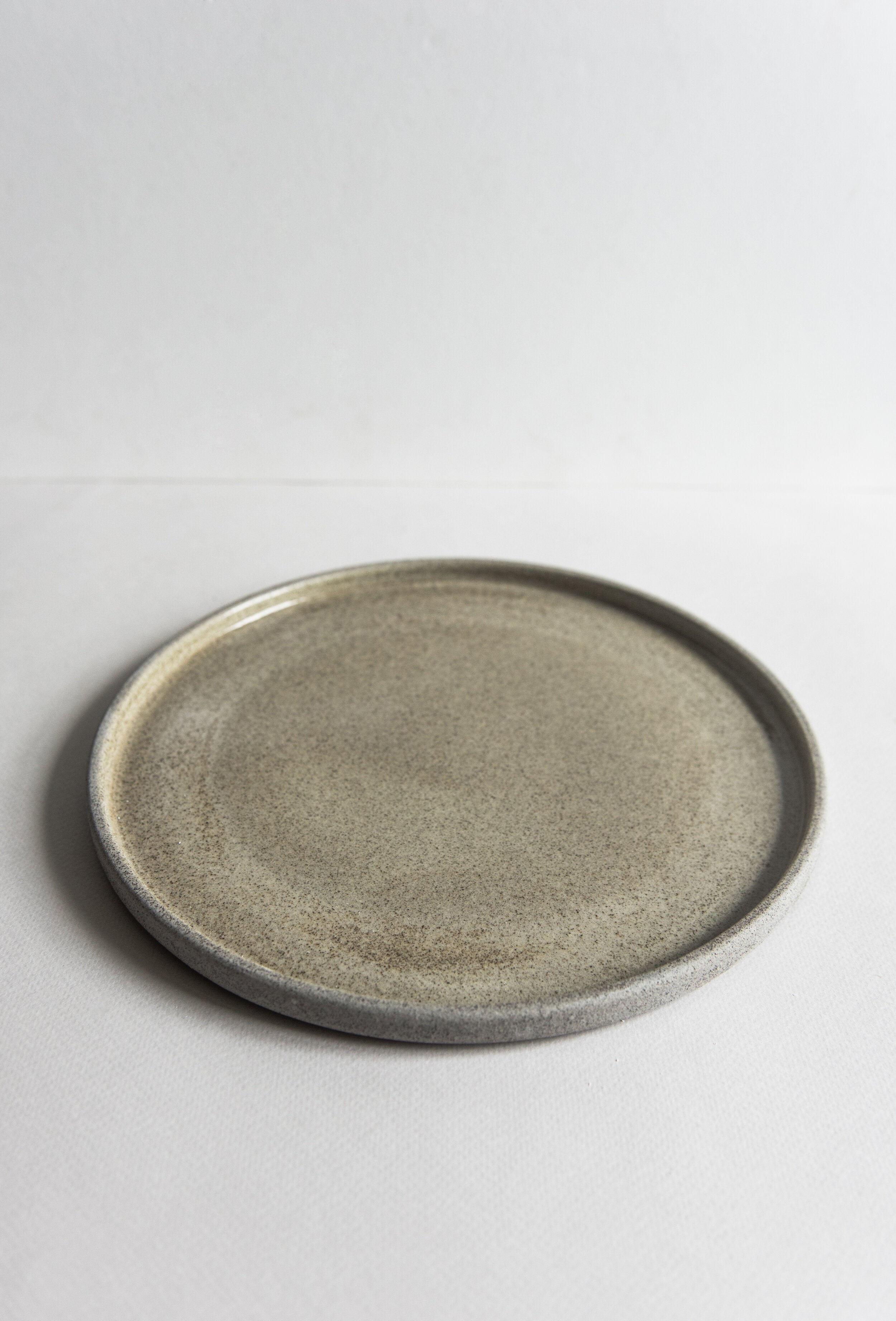 Stoneware Dinner Plates (Concrete)