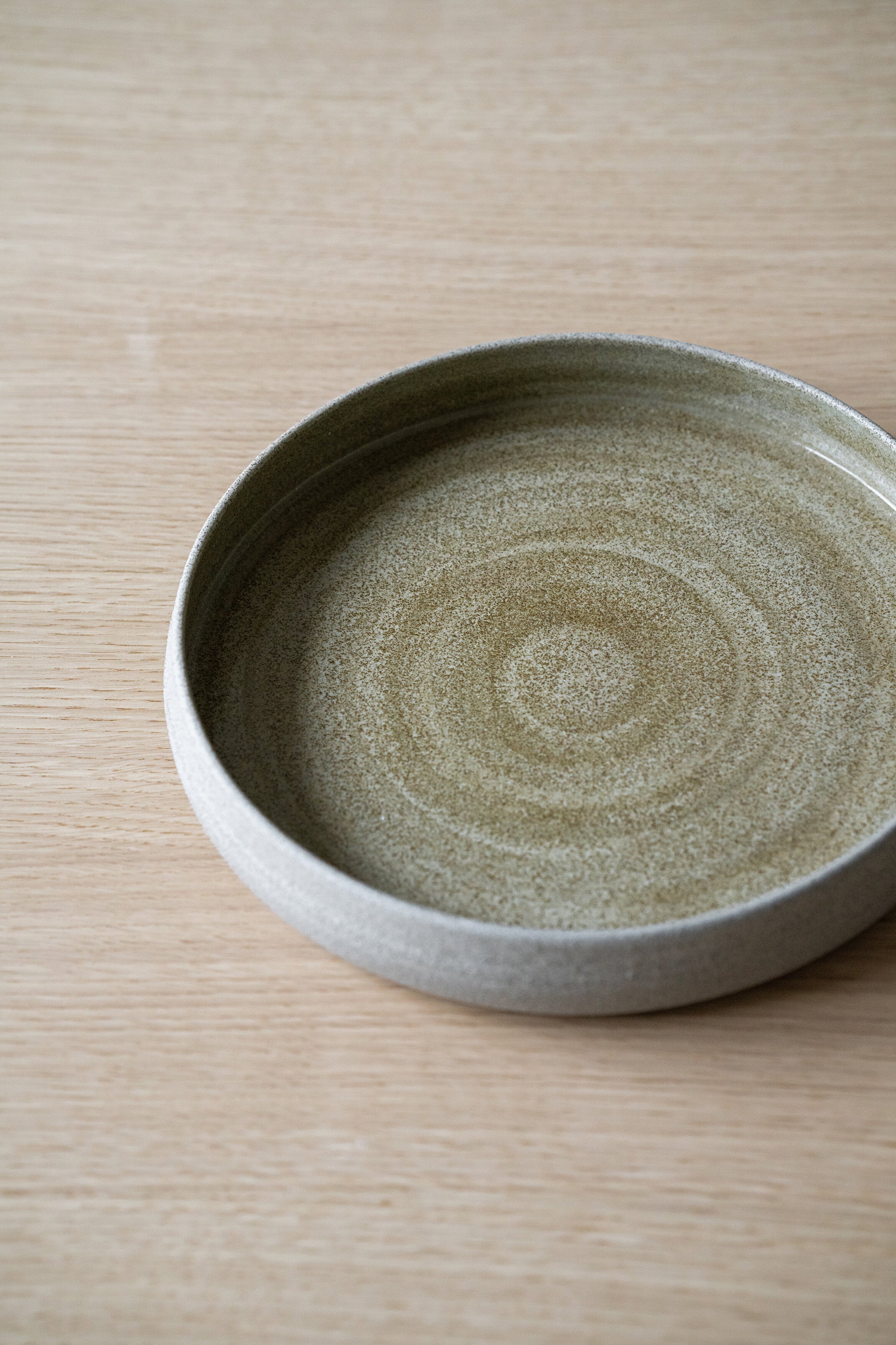 Stoneware Dinner Plates with High Sides (Concrete)