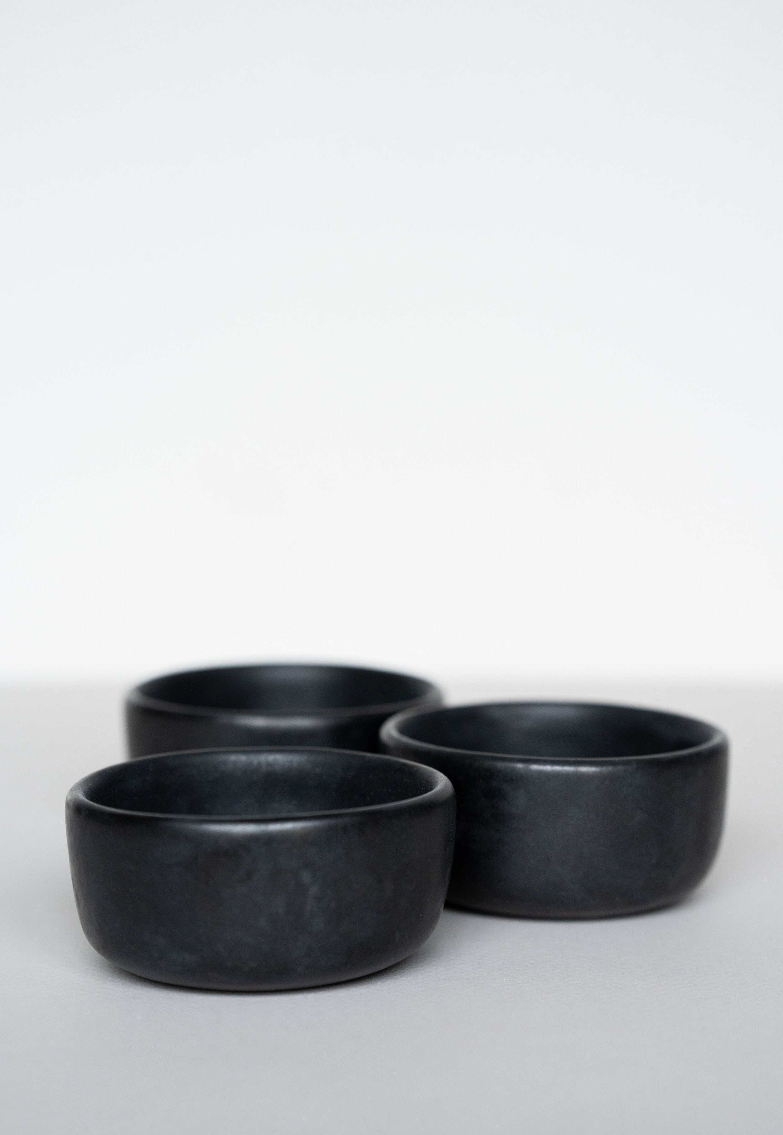 Matte Stoneware Pinch Bowl (Black)